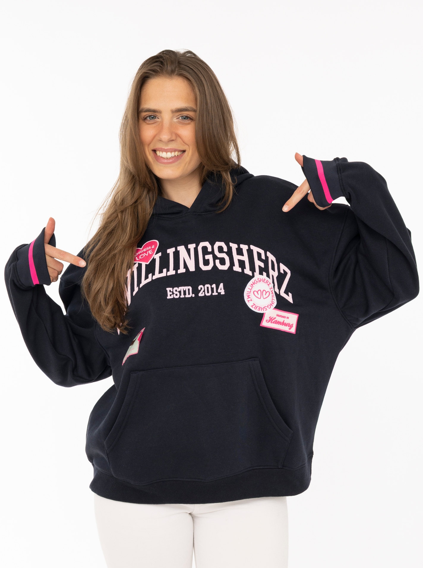 Zwillingsherz Hoodie »"Zwillingsherz Patches"«, coupe oversize, capuche, grand lettrage et patches, poche kangourou
