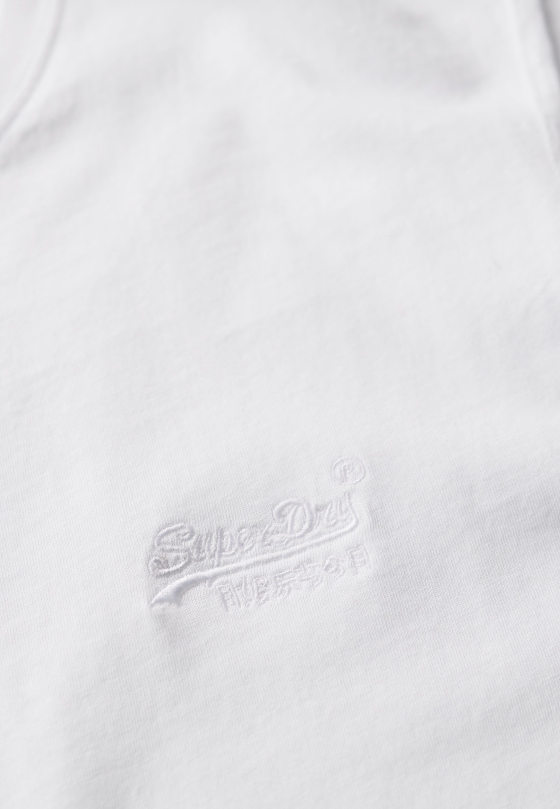 Superdry Tanktop »ESSENTIAL LOGO TANK UB« mit lockerer Passform, aus Baumwolle und Single Jersey