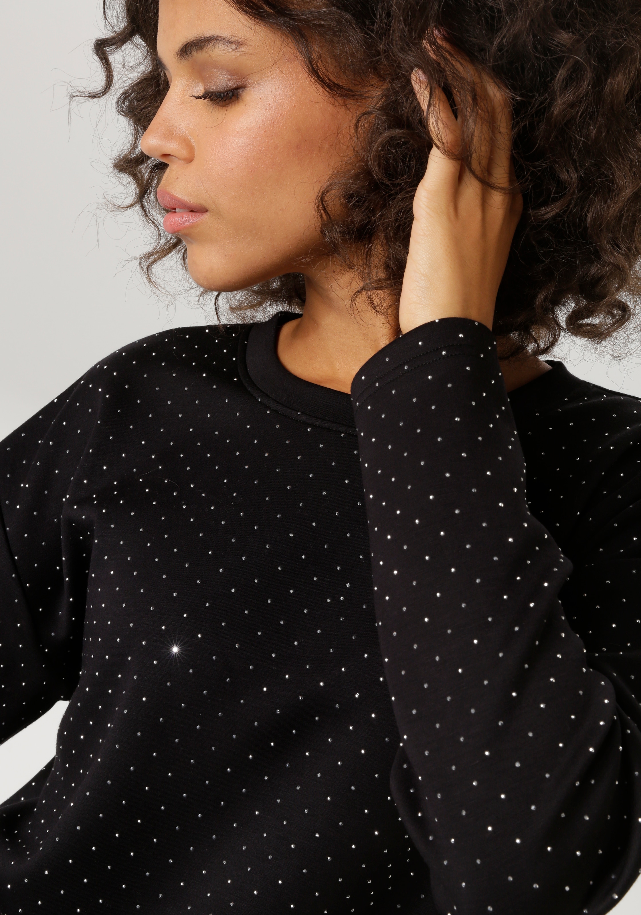 Aniston CASUAL Sweatshirt , allover mit kleinen Glitzersteinchen Verziert - NEUE KOLLEKTION
