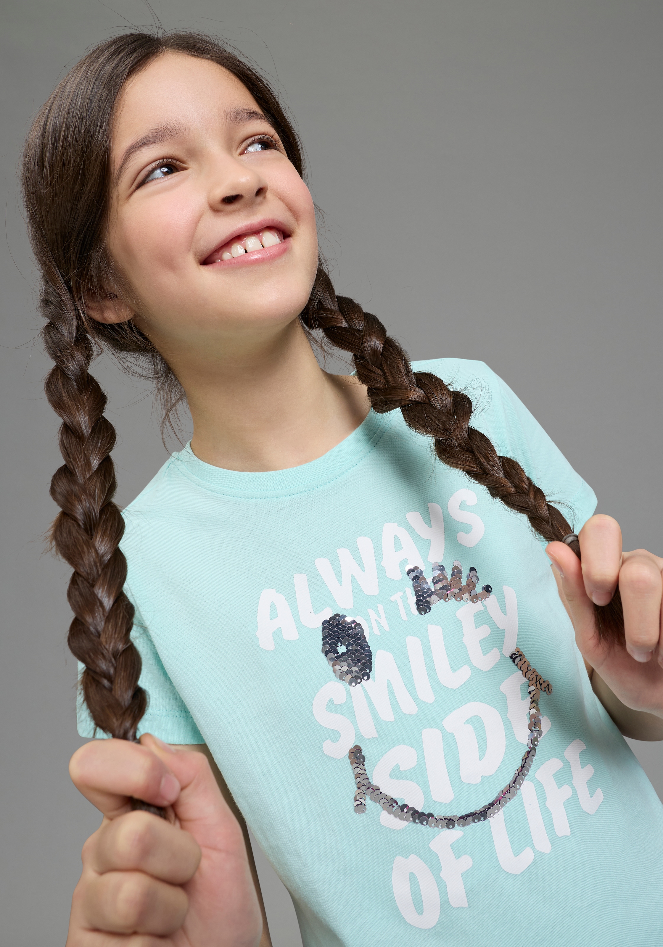 KIDSWORLD T-shirt »mit Wendepailletten« Kurzarm,  Basic-Passform,  mit Pailletten,  bedruckt