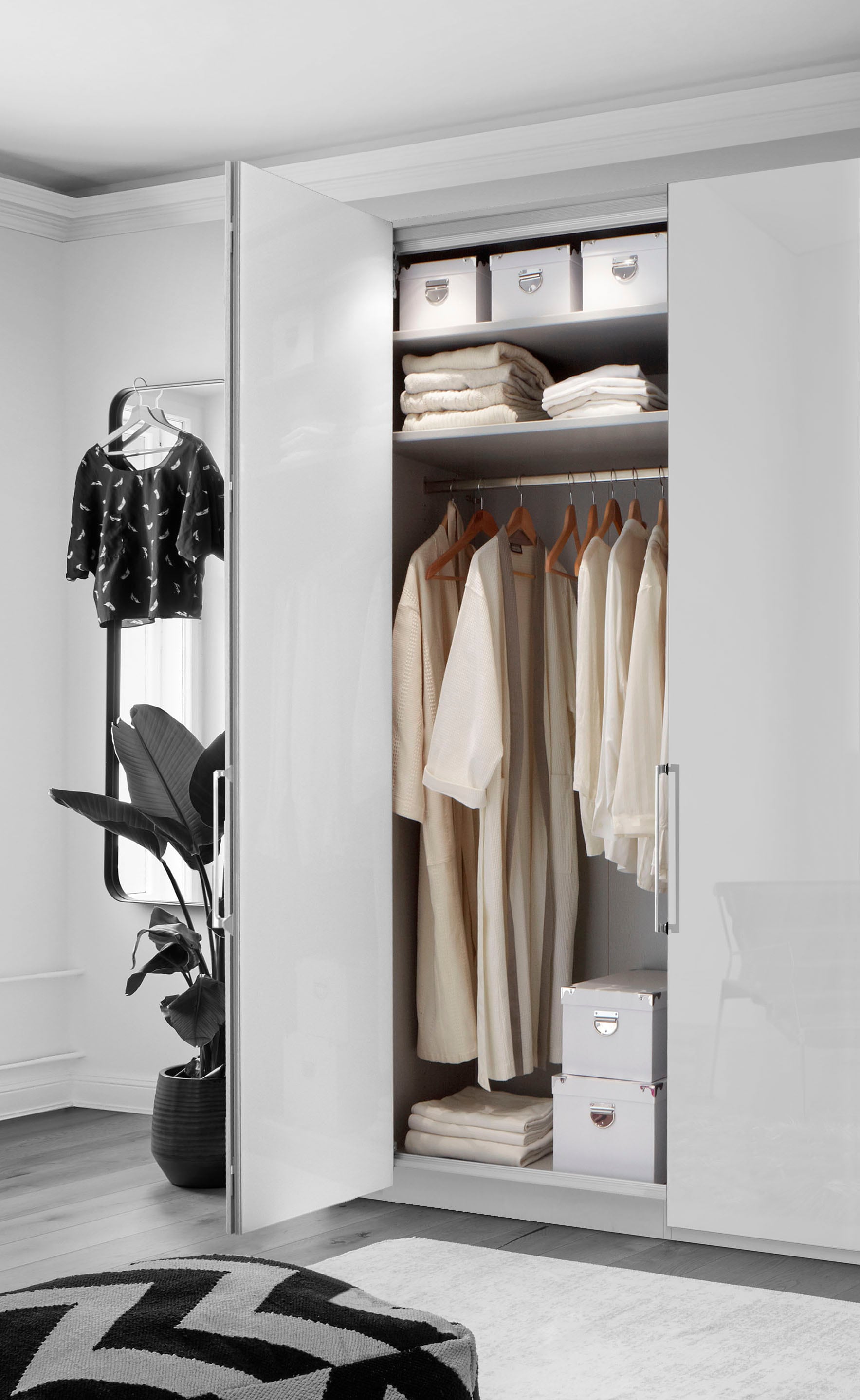 WIEMANN Armoire à portes pliantes »Monaco« avec façade en verre et ferrures de haute qualité