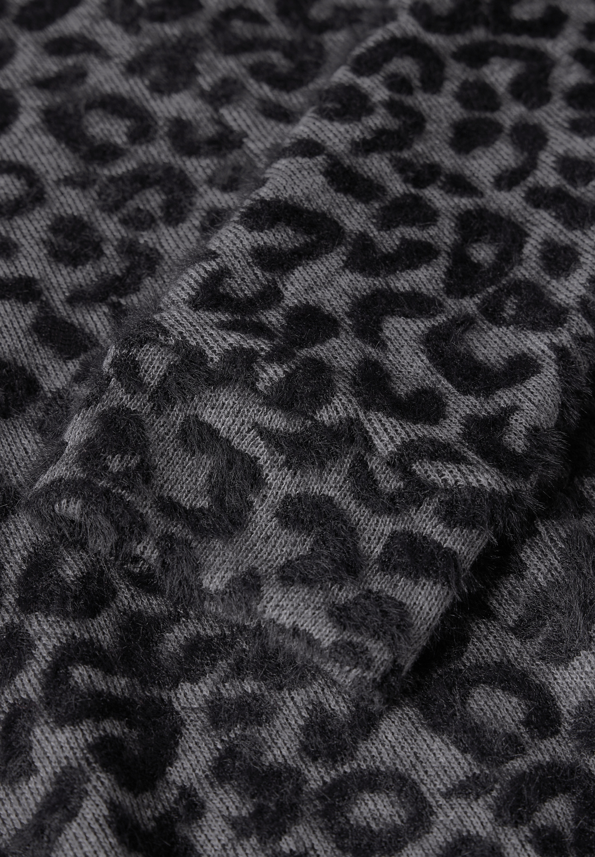 STREET ONE Langarmshirt mit flauschigem Leomuster