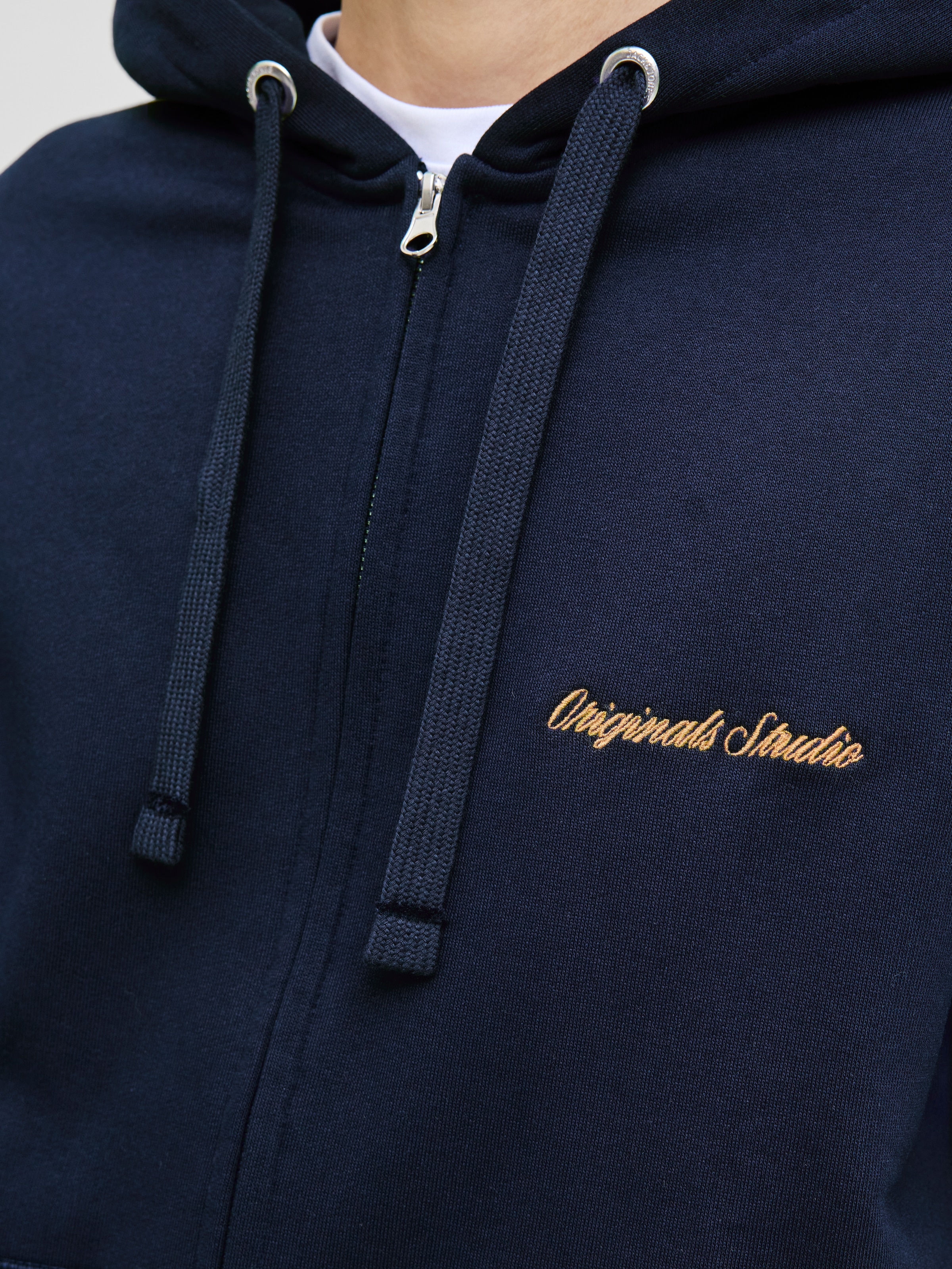 Jack & Jones Kapuzensweatshirt »JORNORREBRO EMB SWEAT ZIP HOOD NOOS«, mit Stickerei
