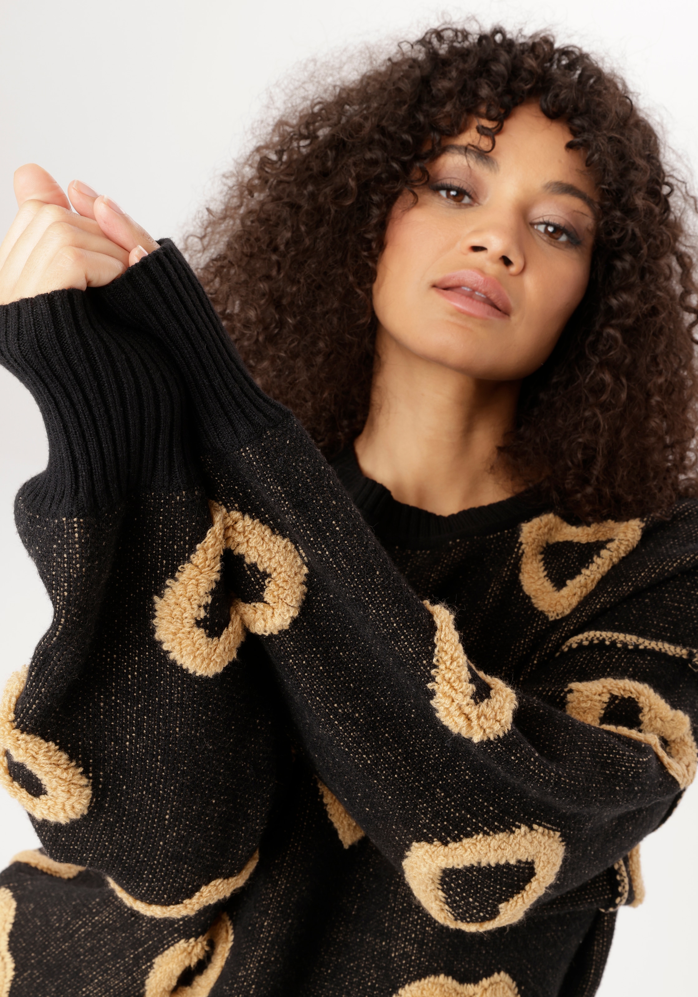 Aniston PLUS Pull en tricot Avec cœurs tricotés en relief