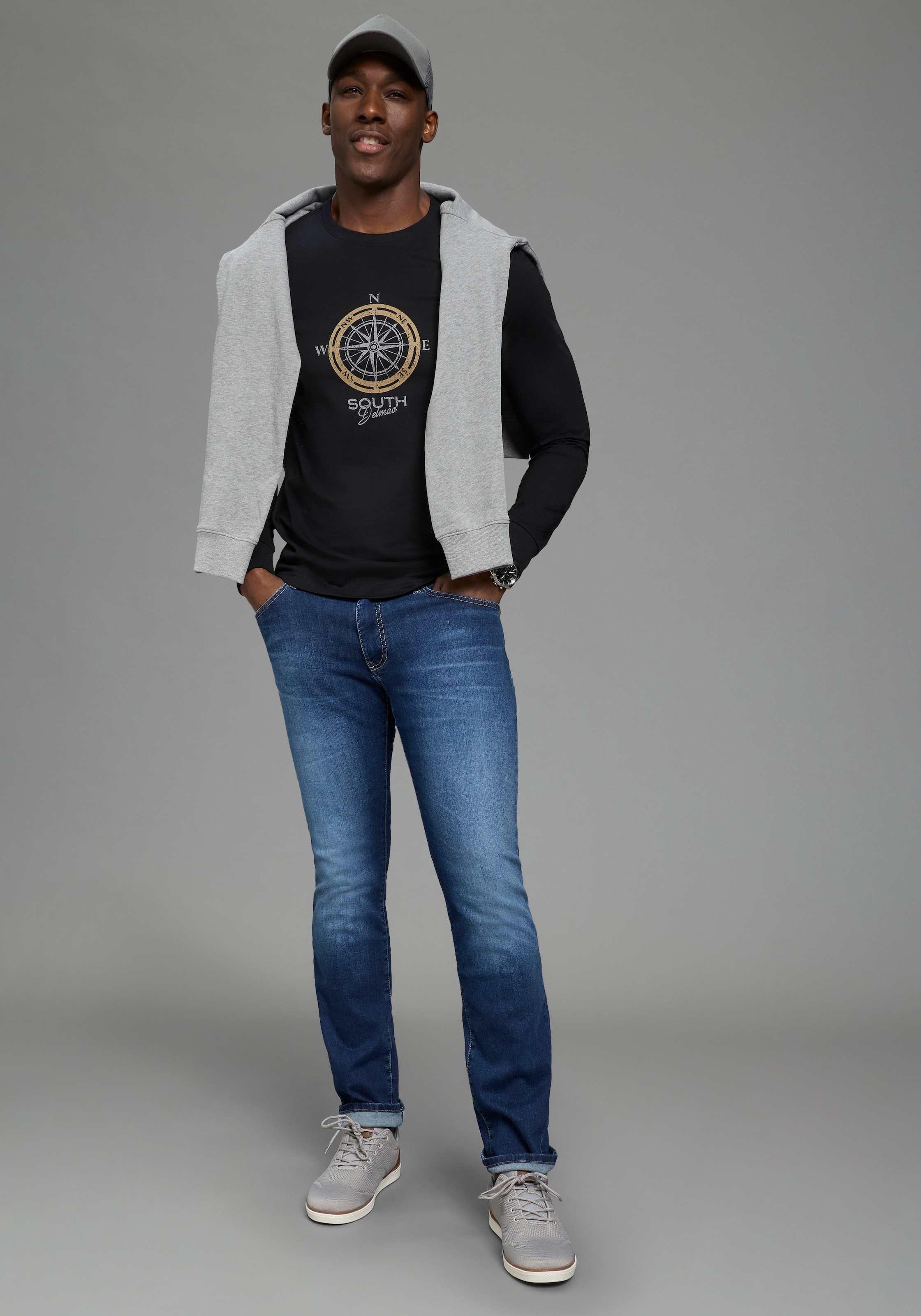 DELMAO Shirt à col rond »Neue Kollektion« casual Stil, langarm, schmale Passform, mit Print