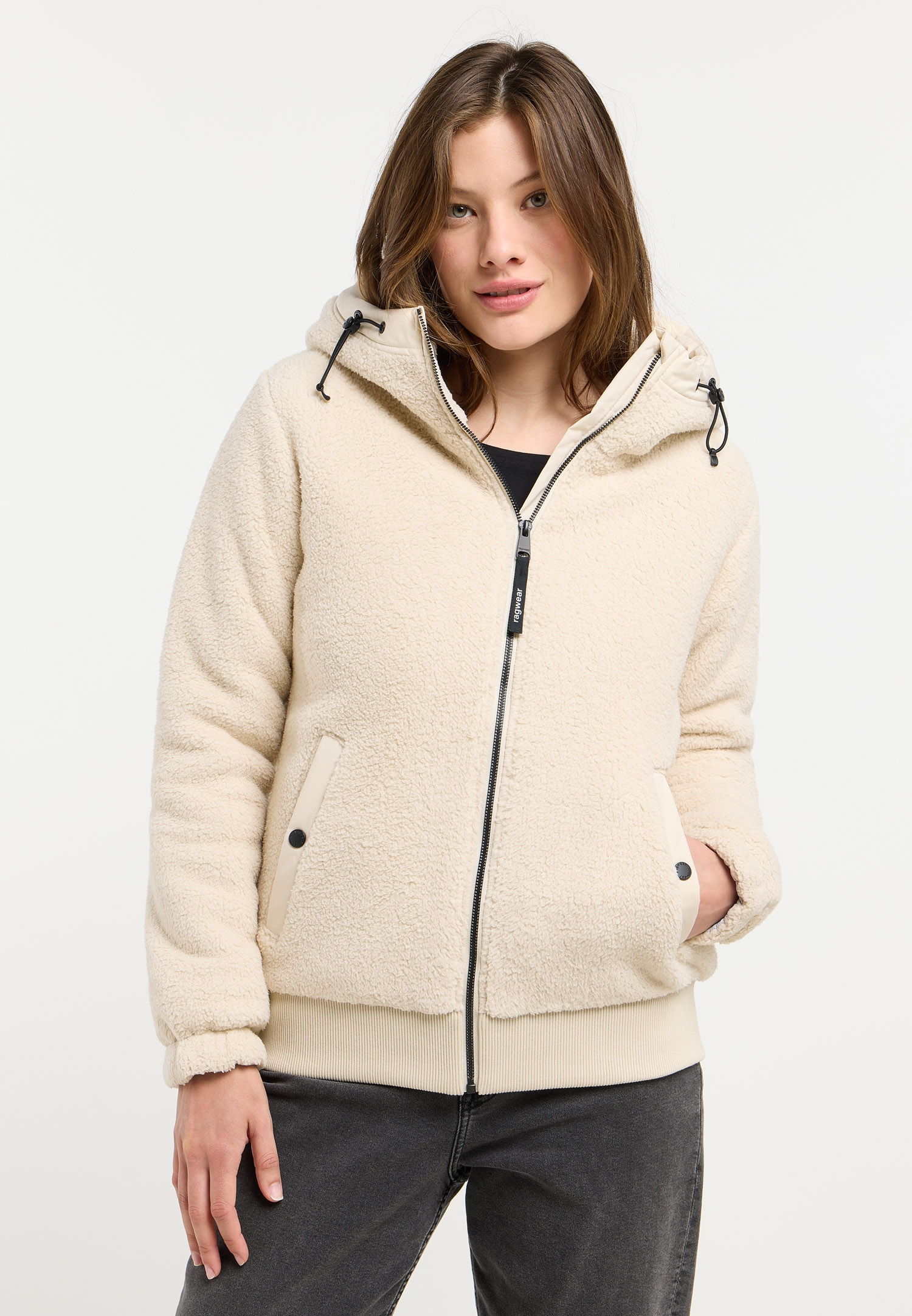 Ragwear Fleecejacke »COUSY SHORT« mit Kapuze hüftlange Länge, mit Reissverschluss, figurumspielende Passform