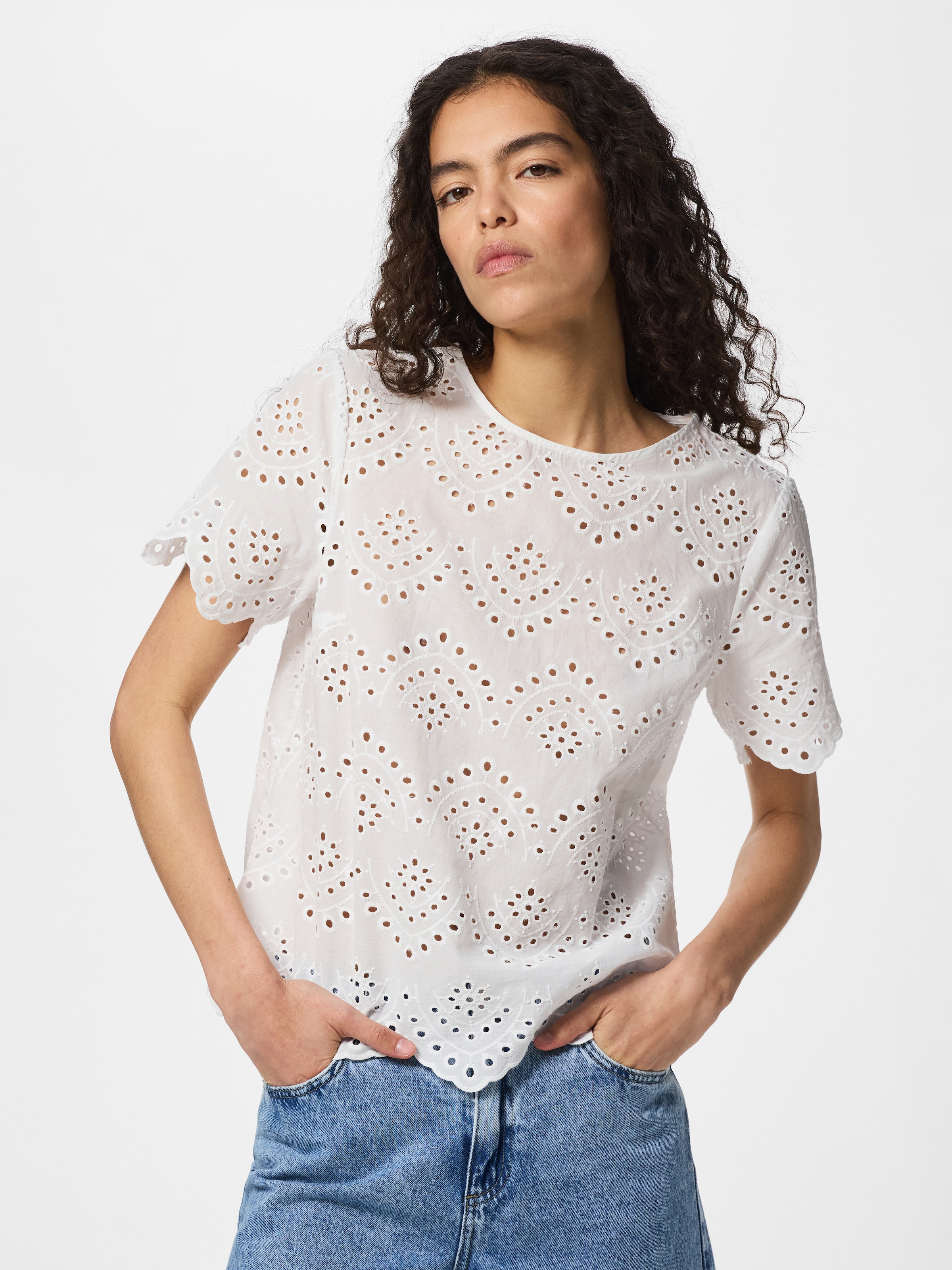 pieces Haut de chemise »PCVILDE SS TOP WVN NOOS« avec broderie ajourée intégrale