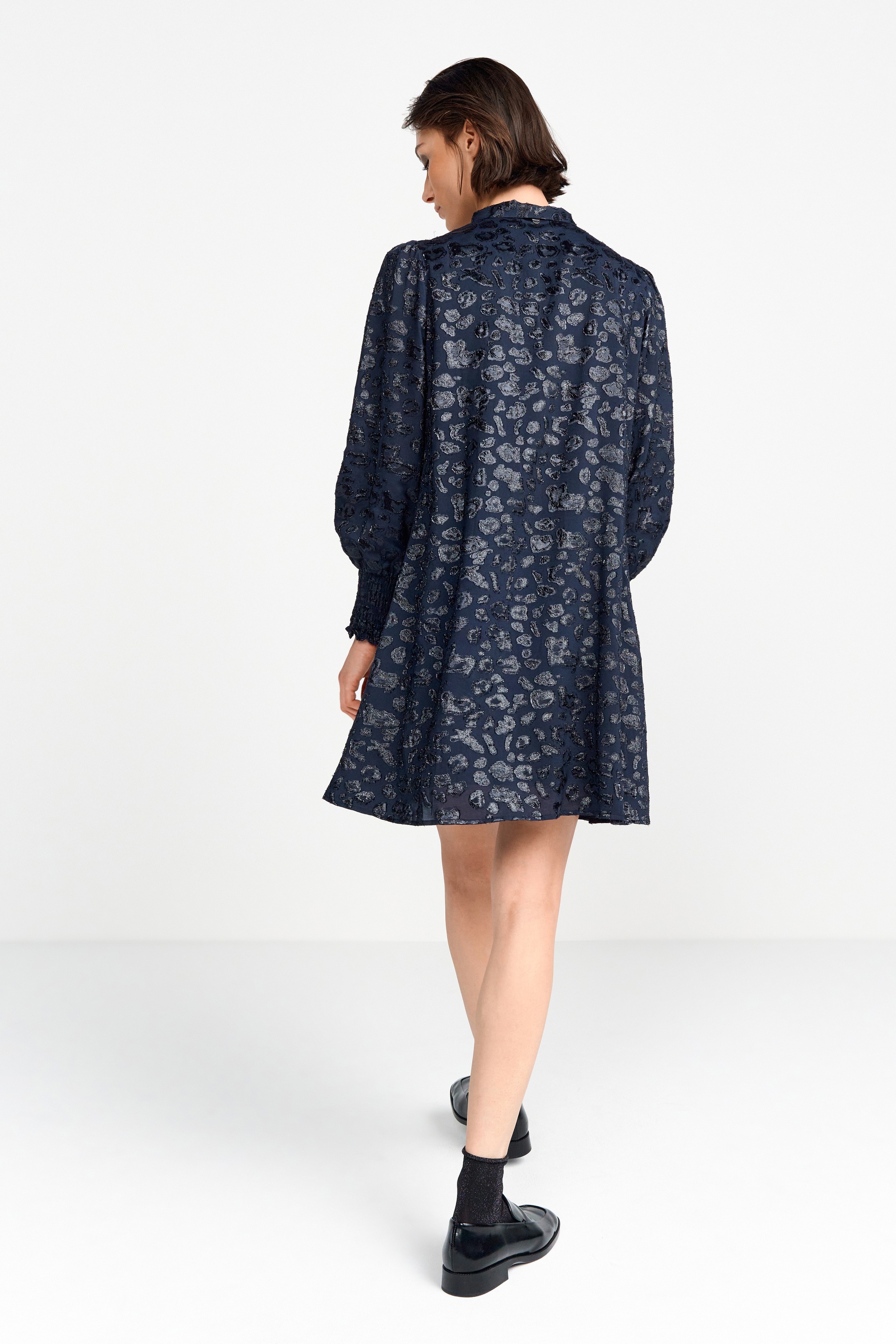 RICHROYAL Mini-robe in schimmerndem Jacquard-Look mit Leo-Ausbrenner