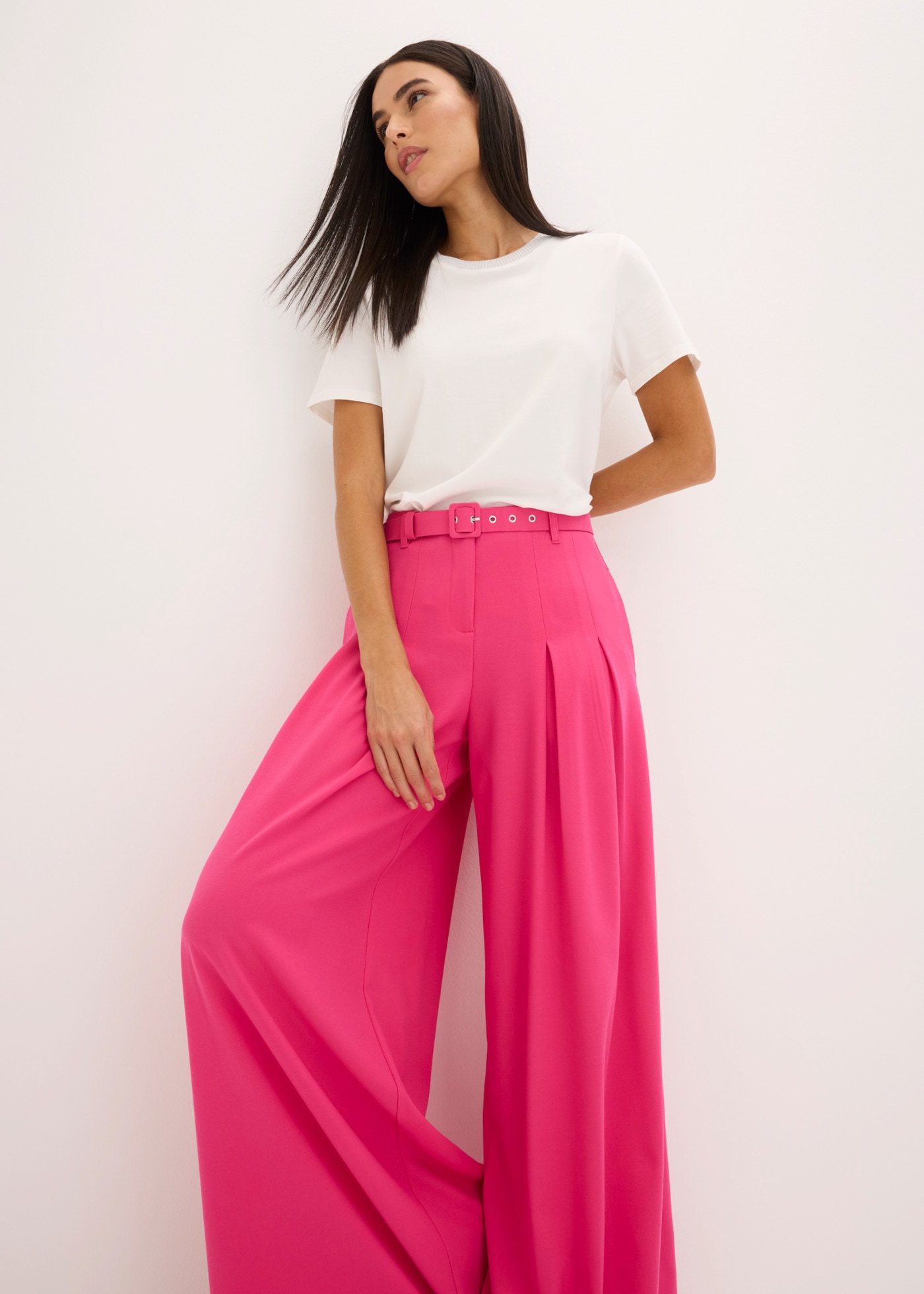 bonprix Pantalon à pinces  coupe décontractée, avec élasthanne, ceinture incluse