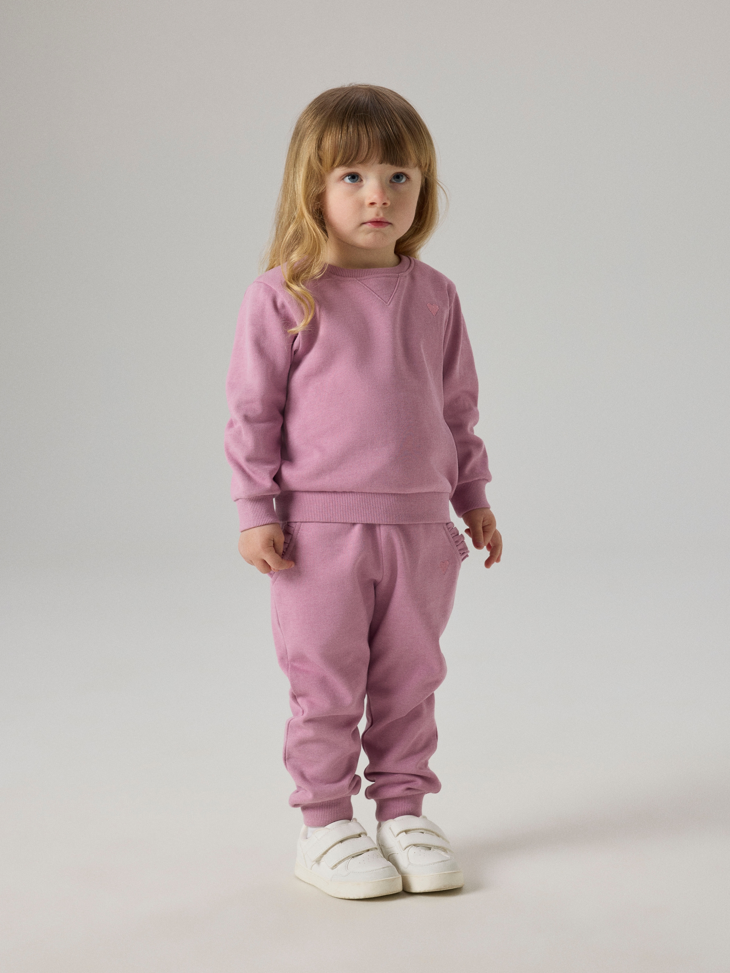 Name It Pantalon sweat »NMFVIMA SWE PANT BRU NOOS«  avec joli détail volanté