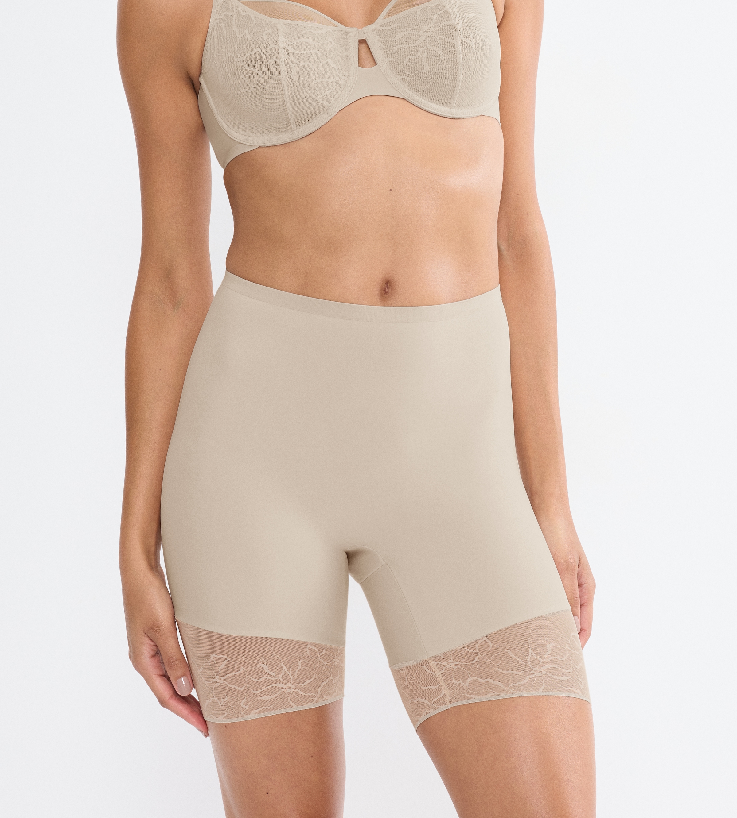Triumph Panty »Comfort Contour Mid-Thigh Panty« flache formende Spitze