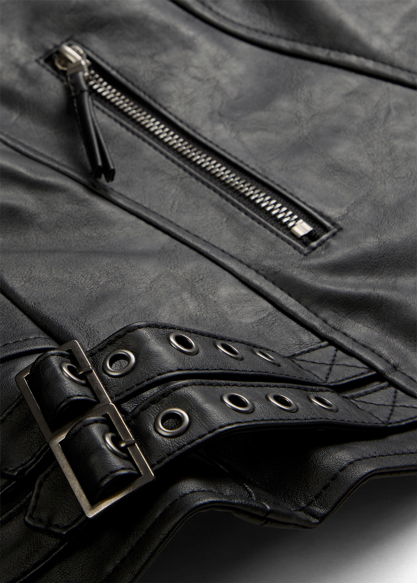 bonprix Veste en imitation cuir Lederimitat-Jacke im Bikerstil