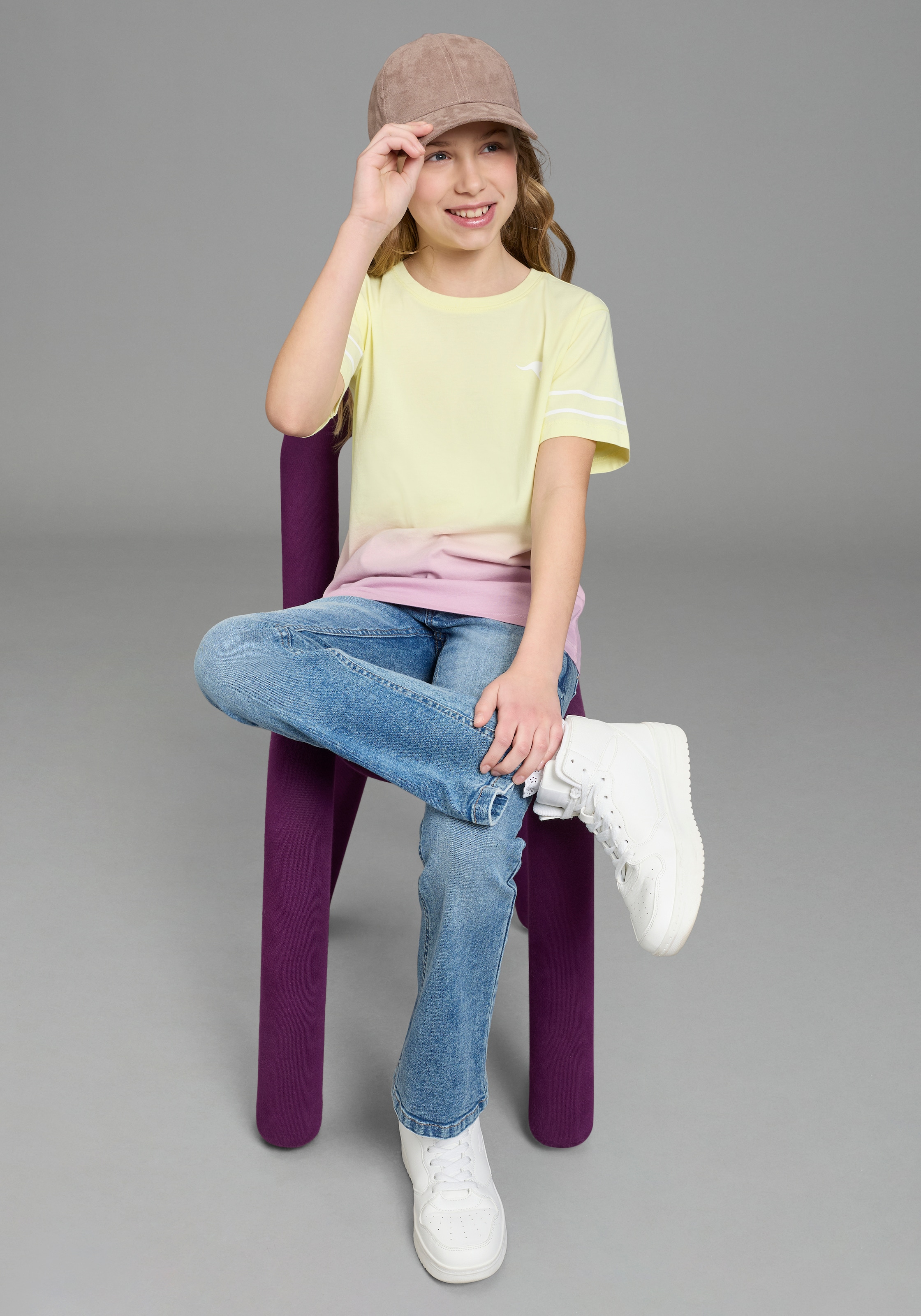 KangaROOS T-Shirt »Kangaroos mit trendigem Farbverlauf« kurzärmelig,  bequeme Passform,  mit Logodruck,  Rundhalsausschnitt