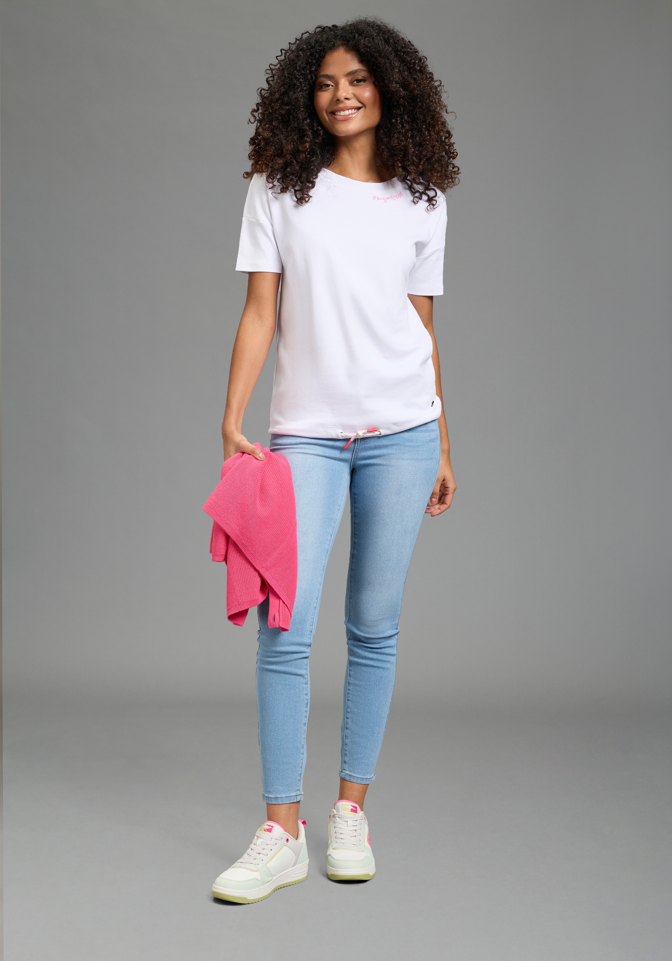 KangaROOS Sweatshirt , Casual Sweatshirt, mit Rundhalsausschnitt, figurumspielende Passform
