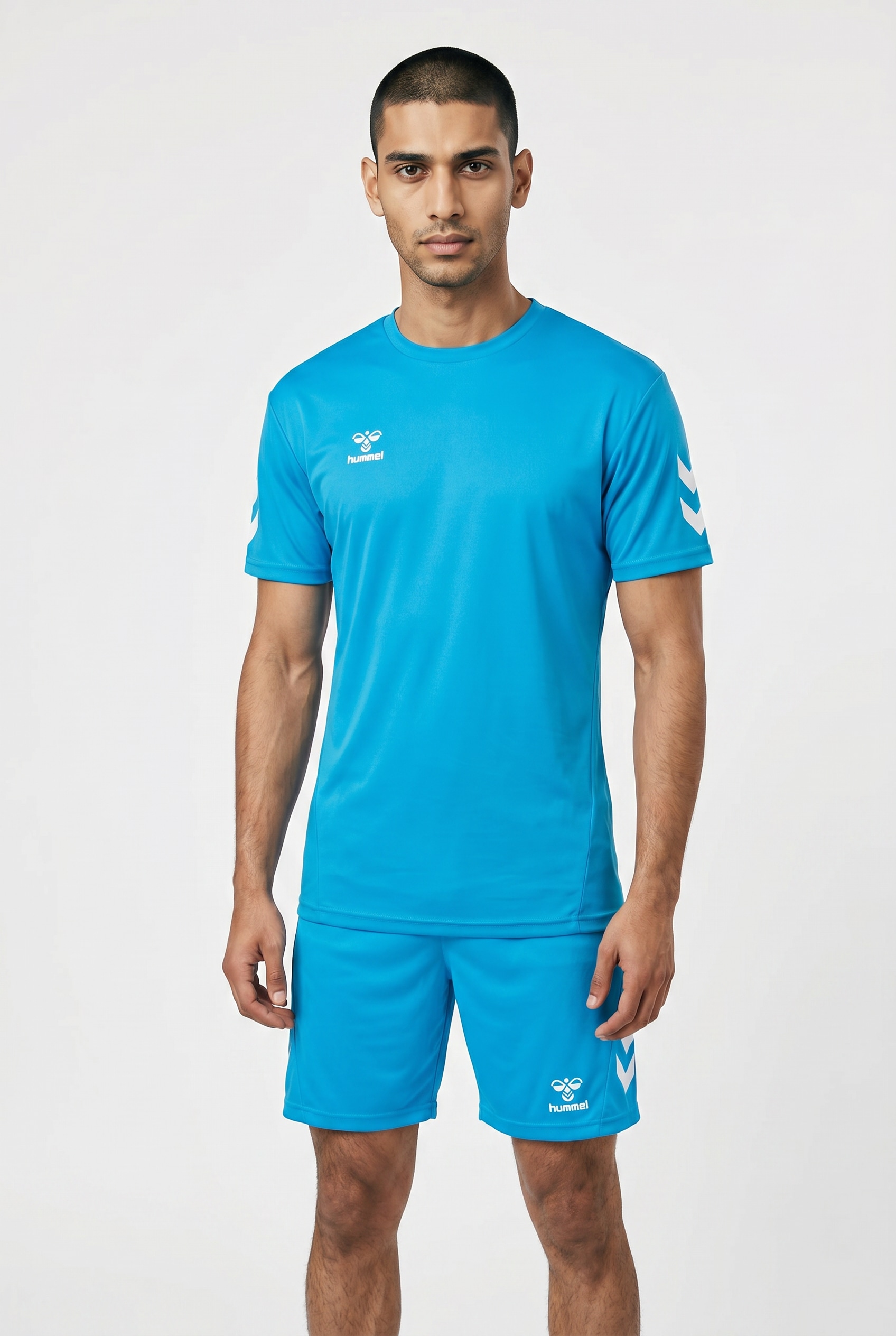 hummel Sportanzug »HMLLOGO SET« Spar-Set, 2 tlg. 2-teiliges Set aus Shorts und T-Shirt, mit elastischem Bund