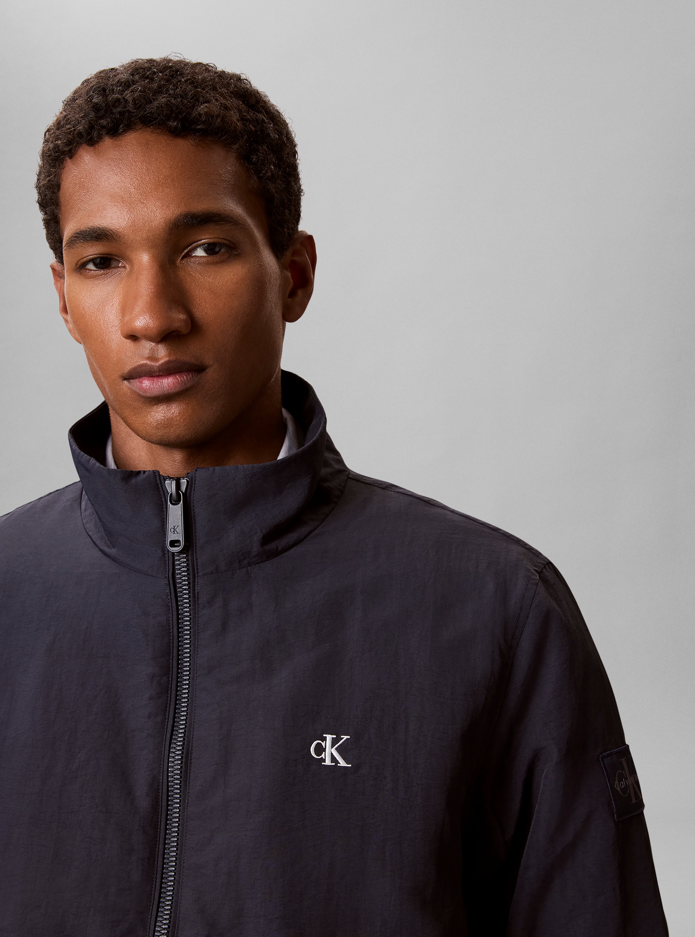 Calvin Klein Jeans Blouson Stehkragen, 2-Wege-Zipper, Regular Fit, wattiert