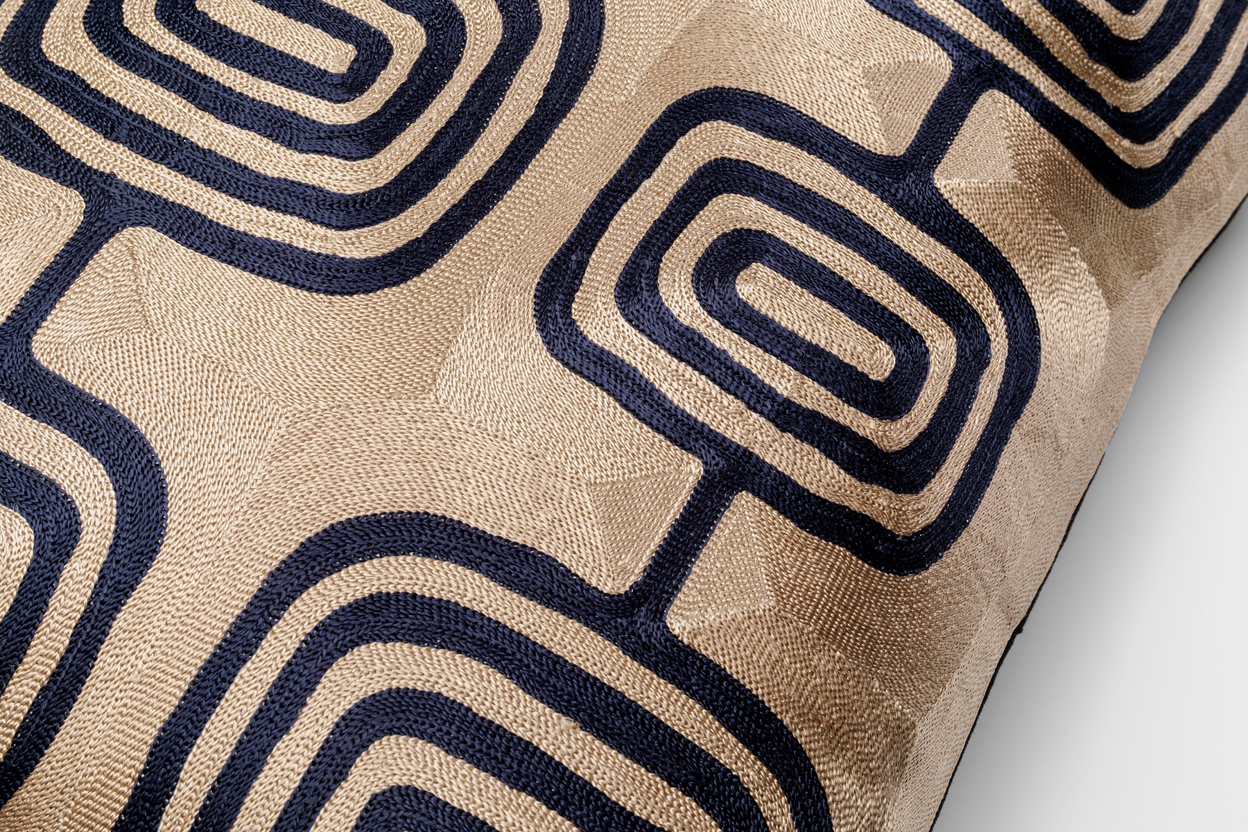 Kare Design Coussin décoratif »Catena Square, Kissenhülle mit Füllung, 50x50 cm« stützt Kopf und Nacken angenehm und sorgt für erholsamen Schlaf
