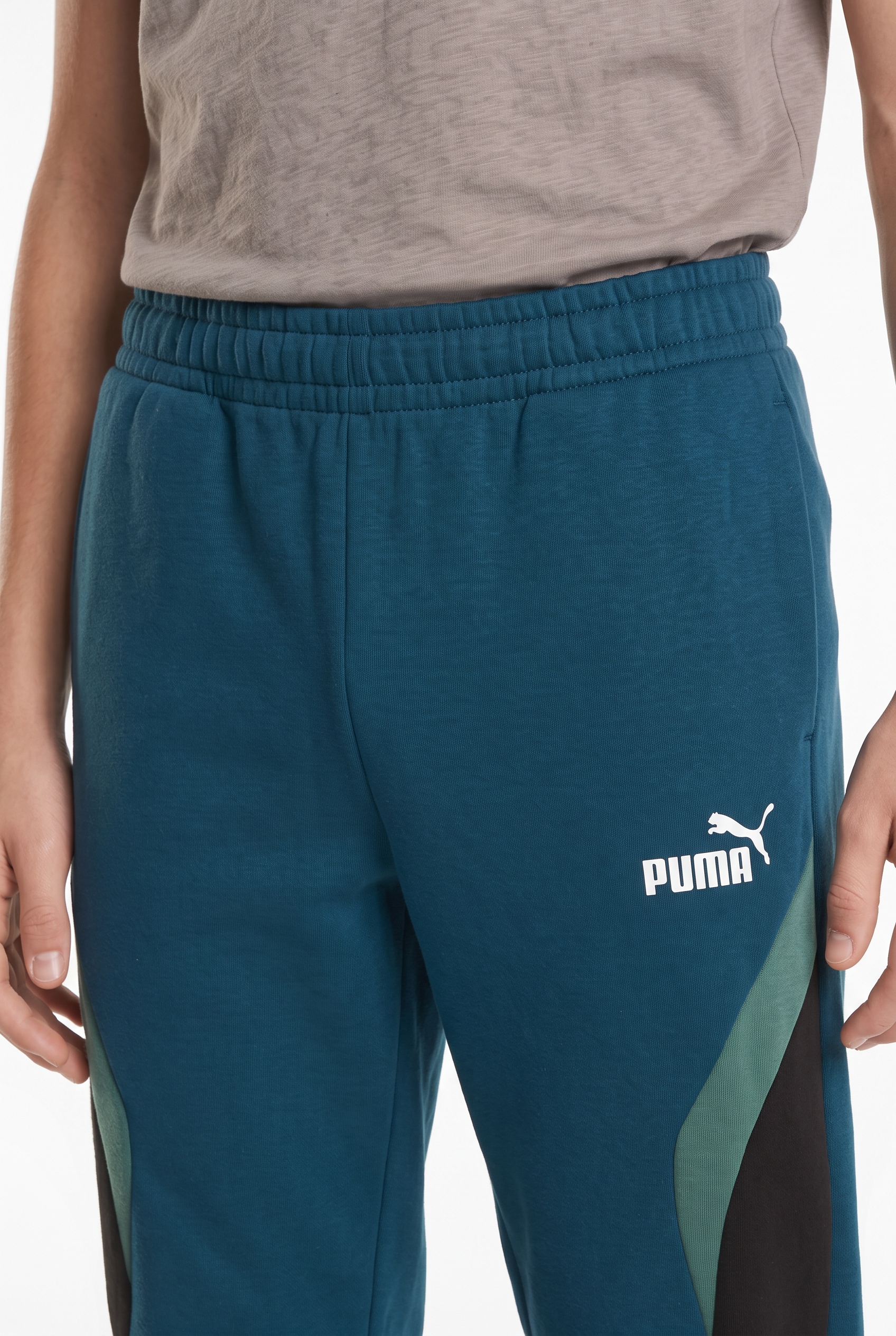 PUMA Pantalon de survêtement »ESS BLOCK SWEATPANTS FL B«  coupe régulière, pour sport et loisirs, style sportif
