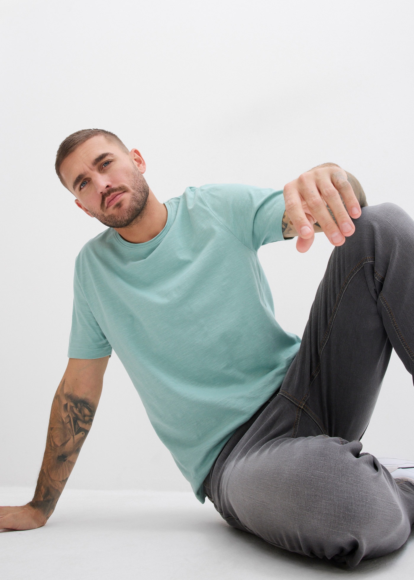 bonprix T-shirt »T-Shirt aus reiner Baumwolle« Regular Fit, offene Kanten am Ausschnitt, aus reiner Baumwolle