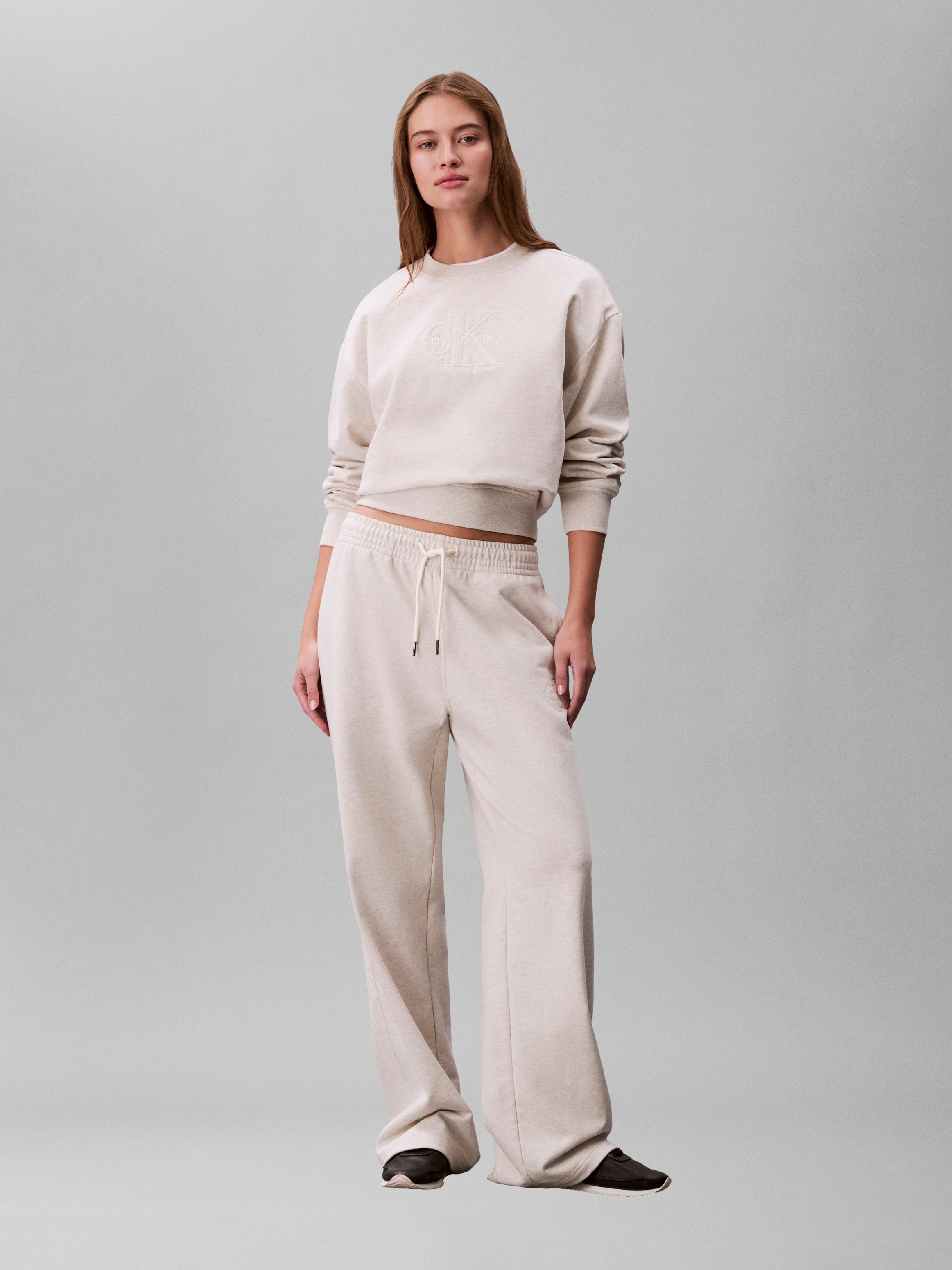 Calvin Klein Pull »EMBOSSED MONOLOGO«, Coupe régulière avec col rond
