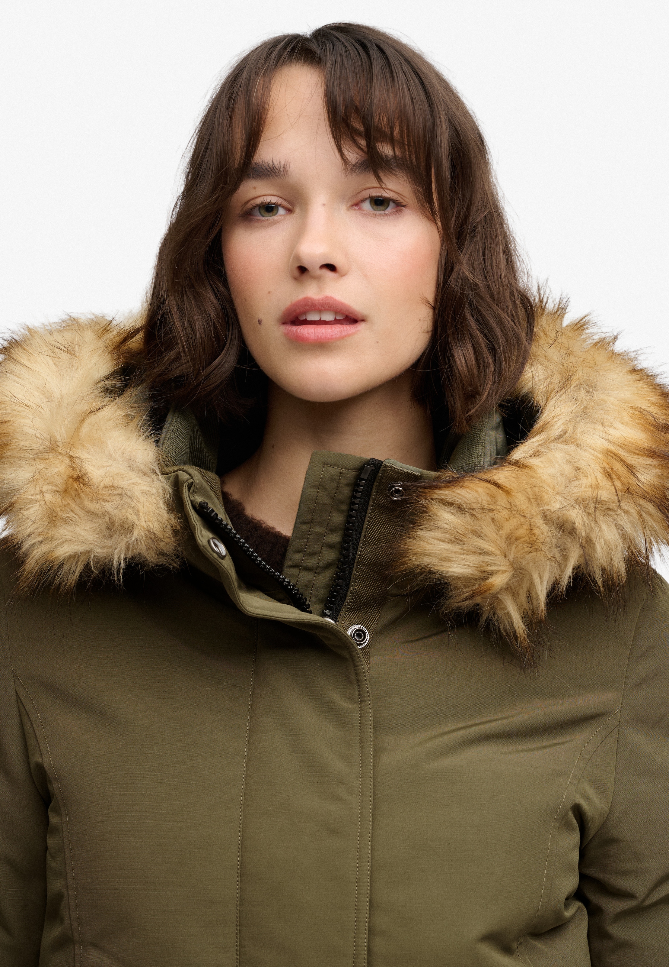 Superdry Parka »HOODED EVEREST PARKA JACKET« avec capuche fibre synthétique, coupe décontractée