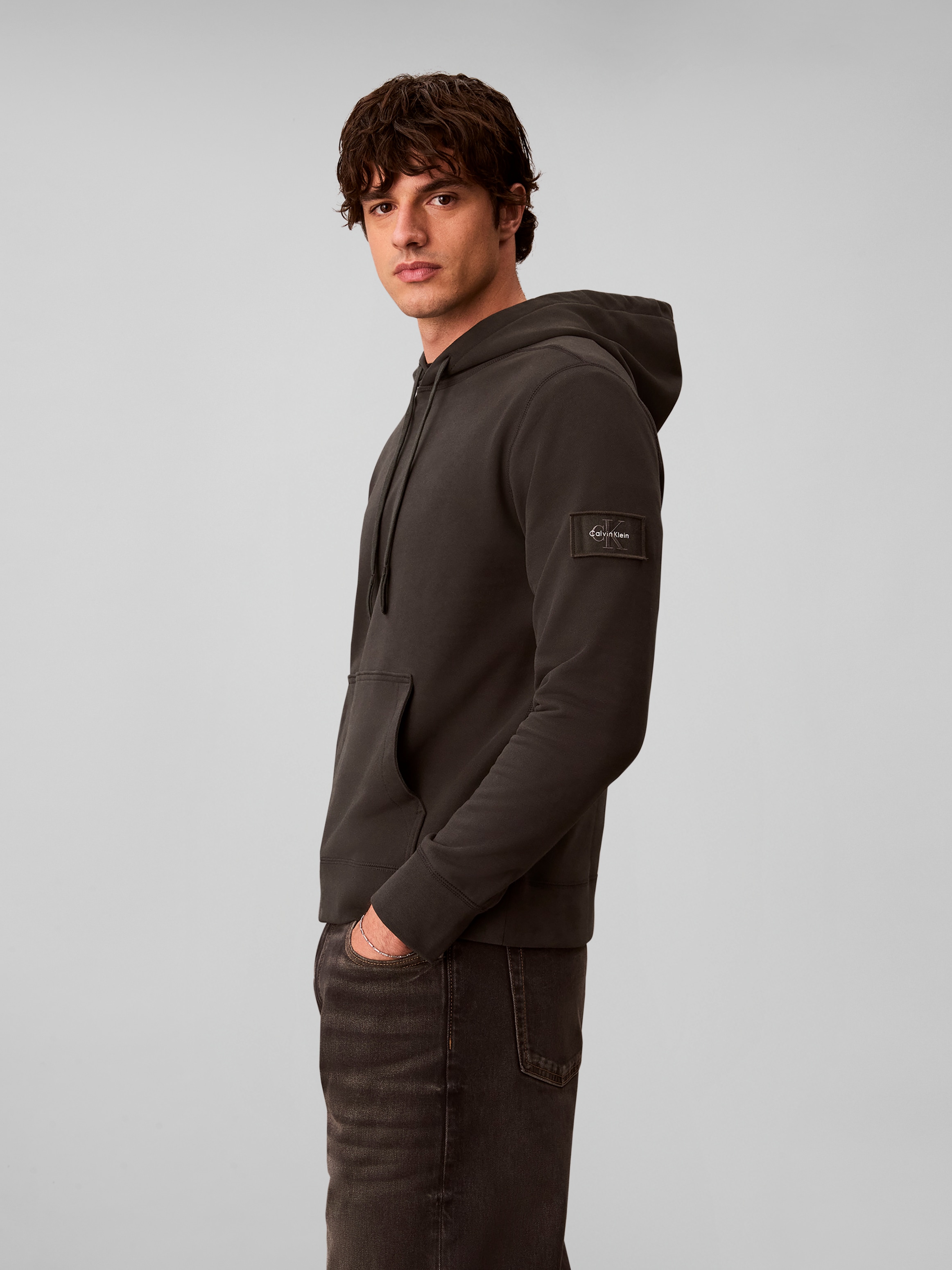 Calvin Klein Kapuzensweatshirt »BADGE HOODIE«, Regular fit, Badge, Kängurutasche
