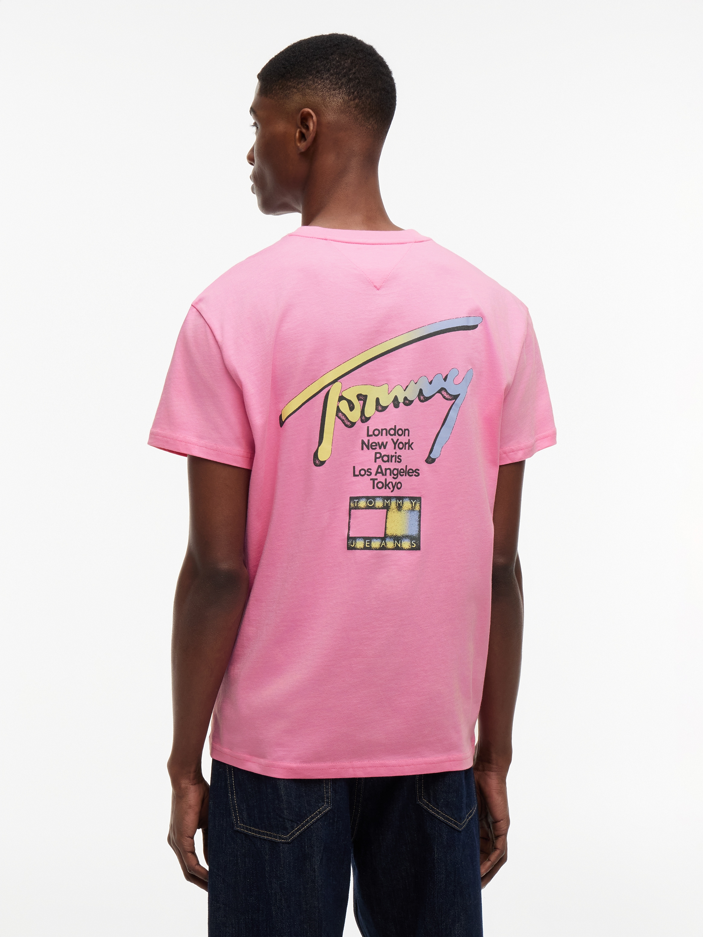 Tommy Jeans T-Shirt »TJM REGULAR CITY SIGNATURE« mit Tommy-Signatur-Logo auf dem Rücken