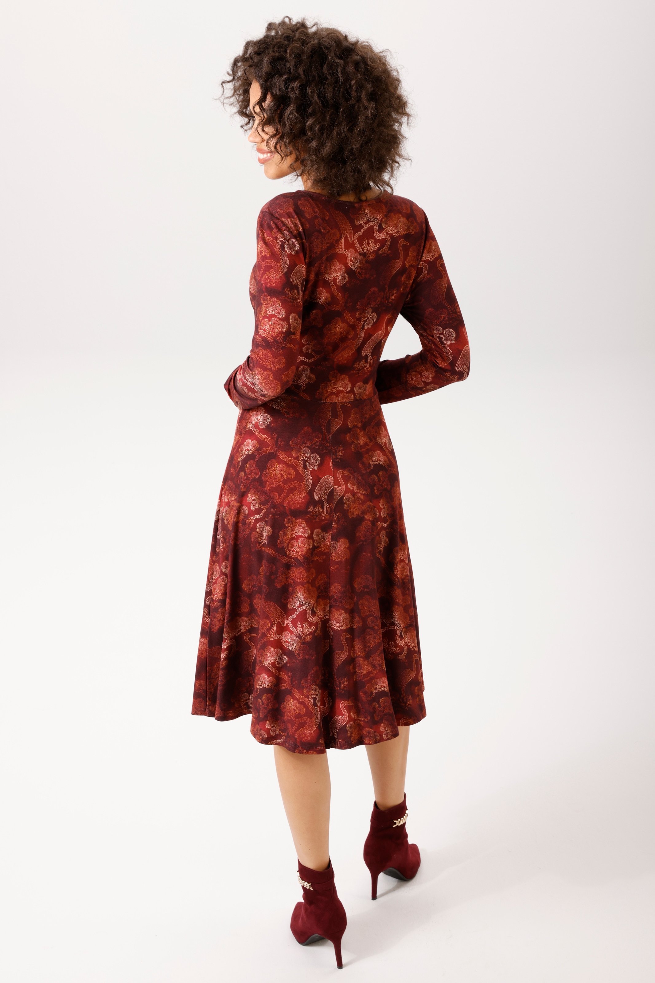 Aniston CASUAL Jerseykleid mit Kranichen im fantasievollen, fernöstlichen Druck - NEUE KOLLEKTION