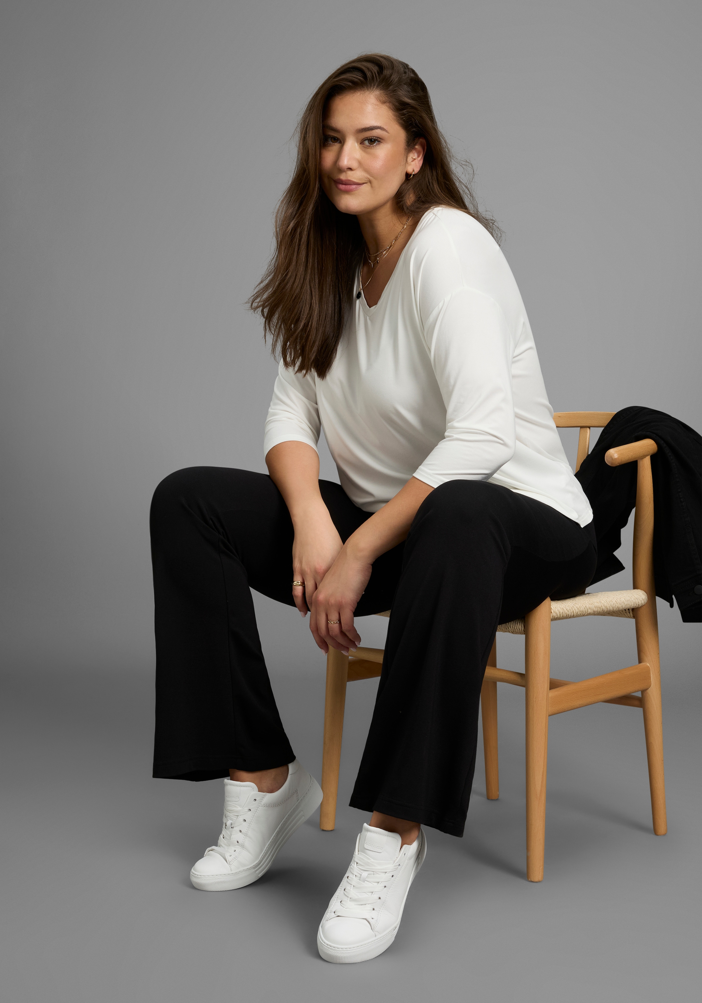 Laura Scott CURVE 3/4-Arm-Shirt mit V-Ausschnitt und lockerer Passform – GROSSE GRÖSSEN