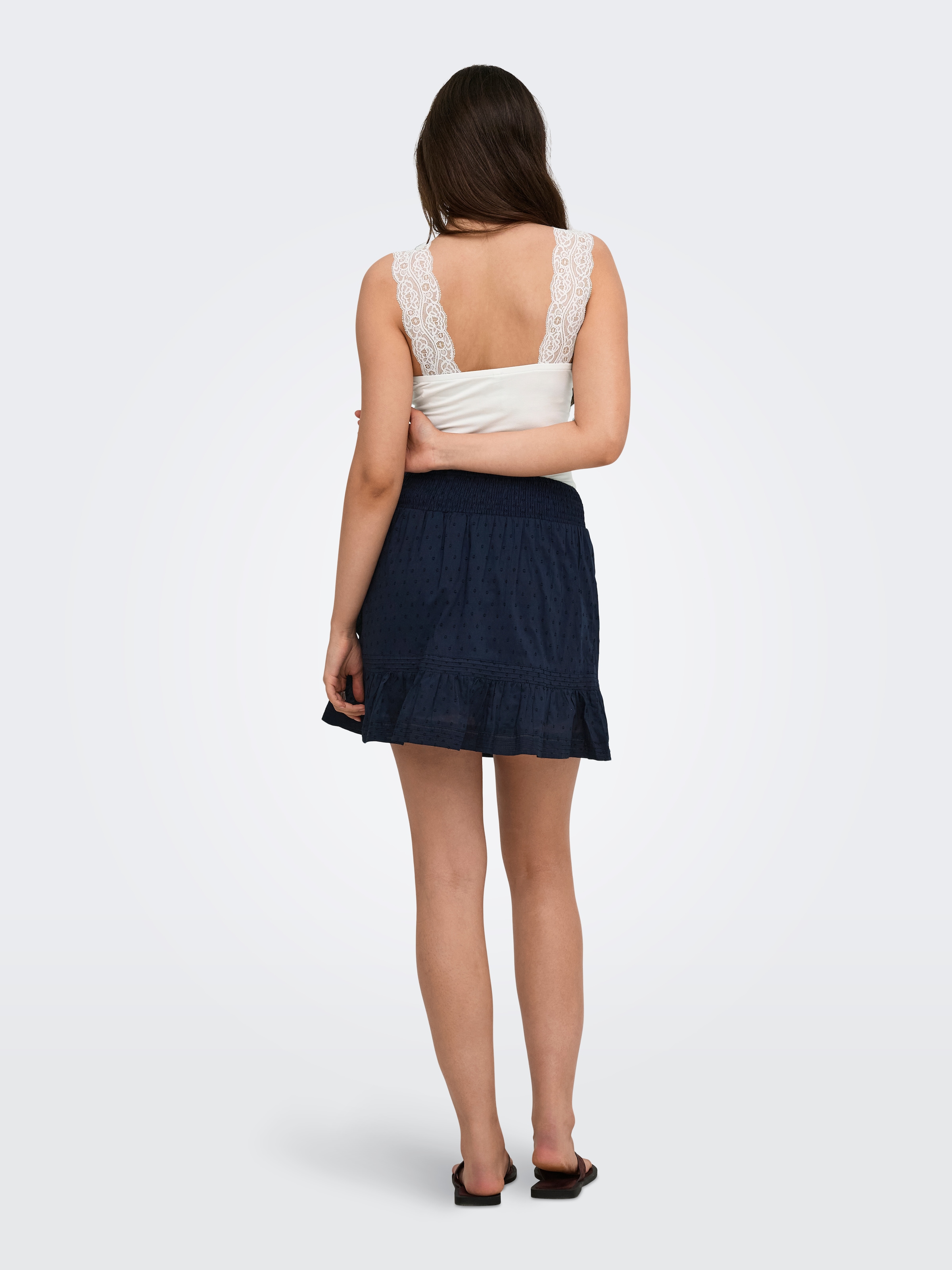 ONLY Top en dentelle »ONLLUNI TANK TOP WITH LACE DETAIL CS JRS« mélange viscose, coupe régulière
