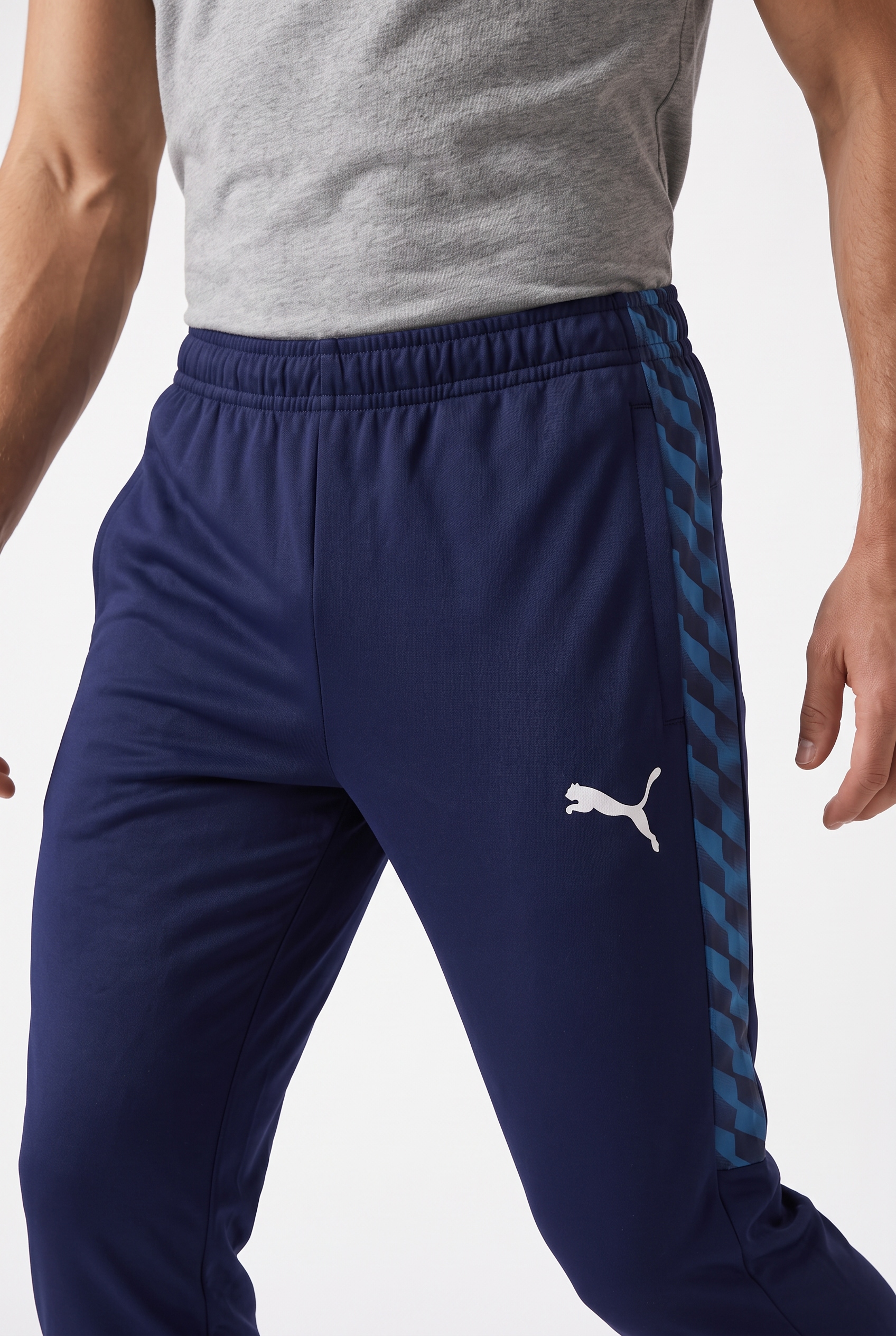PUMA Pantalon de survêtement »TEAMLIGA26 TRAINING PANTS«  matière respirante, avec technologie DryCELL, coupe Slim Fit