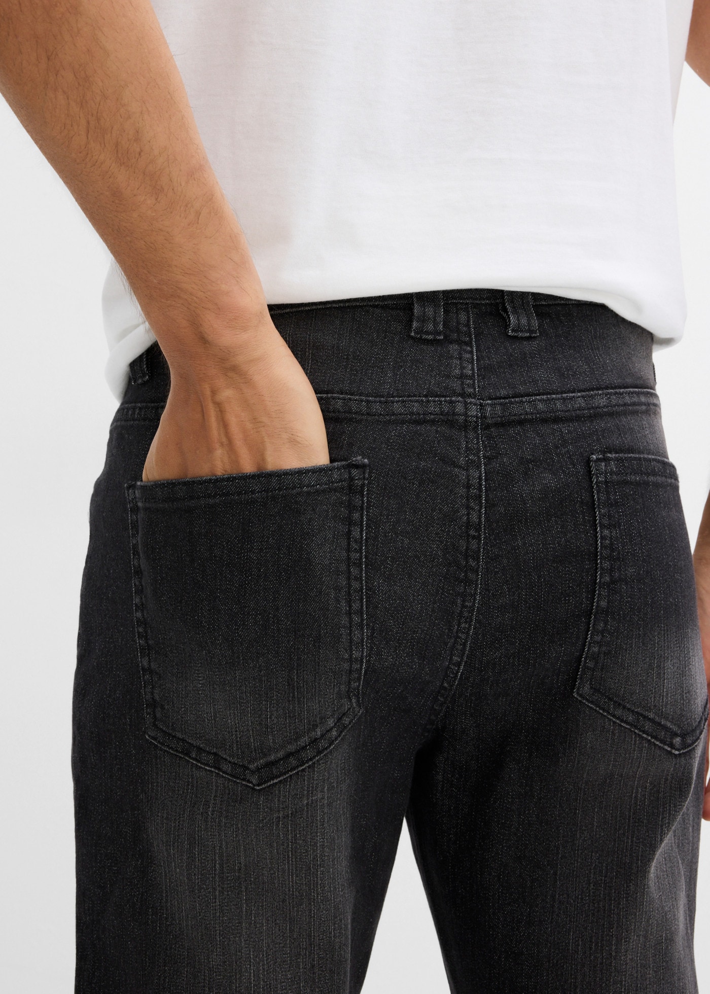 bonprix Jeans slim »Leichte Slim Fit Stretch-Jeans, Straight« avec léger effet délavé