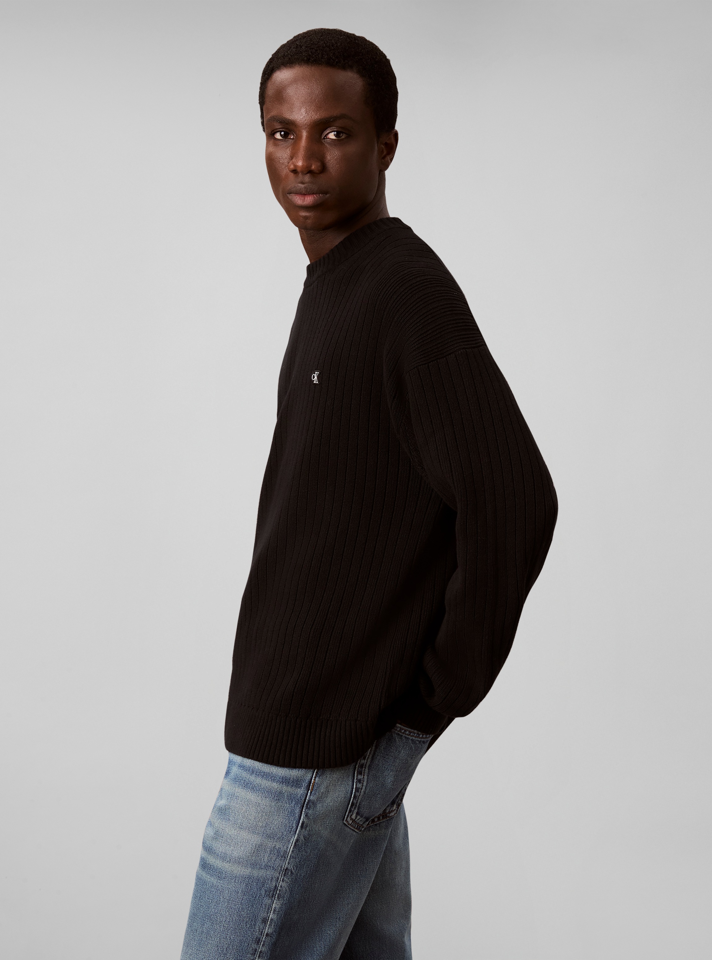 Calvin Klein Jeans Pull en tricot Tricot côtelé, coupe régulière, broderie de logo