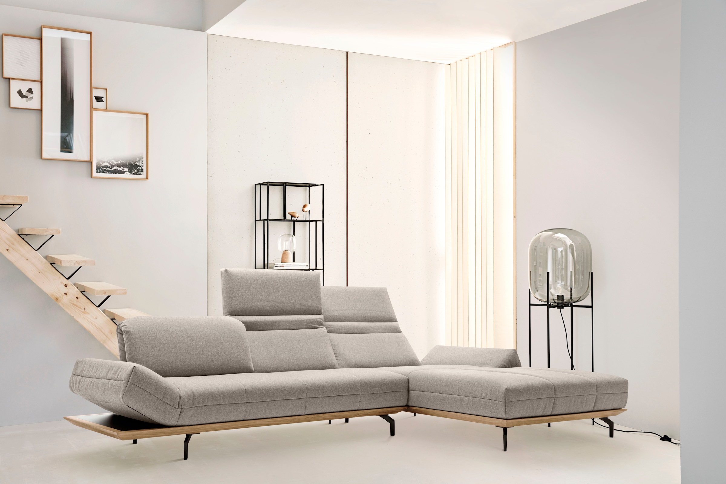 Creation BY ROLF BENZ Canapé d'angle »CR.420, Designecksofa, bequem, verstellbare Rückenlehne, L-Form« en 2 qualités, cadre en bois chêne naturel ou noyer, largeur 313 cm
