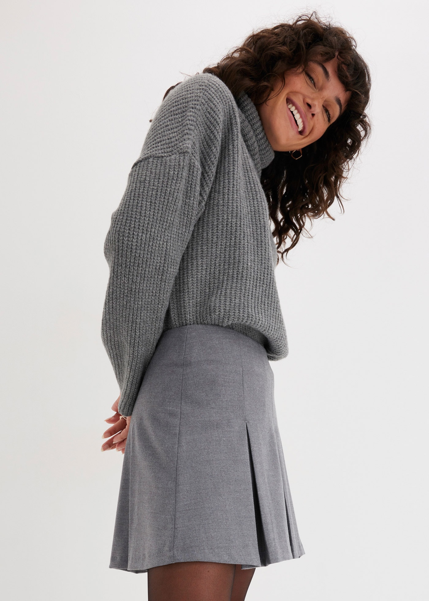 bonprix Minirock aus Viskose-Mix, figurbetonte Passform, Faltenrock-Design