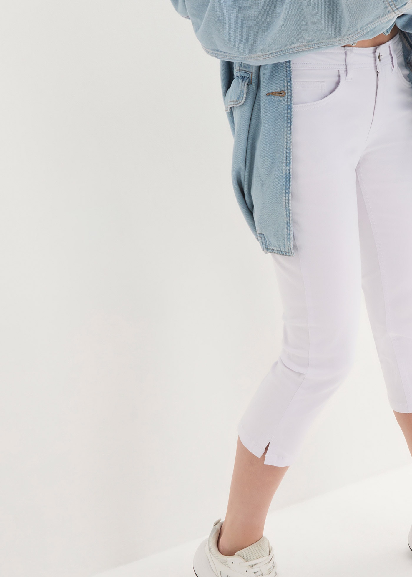 bonprix Jeans capri »Slim Fit Jeans Mid Waist, cropped« 3/4-Capri-Look, Five-Pocket Style, Regular Fit, schmale Beinform