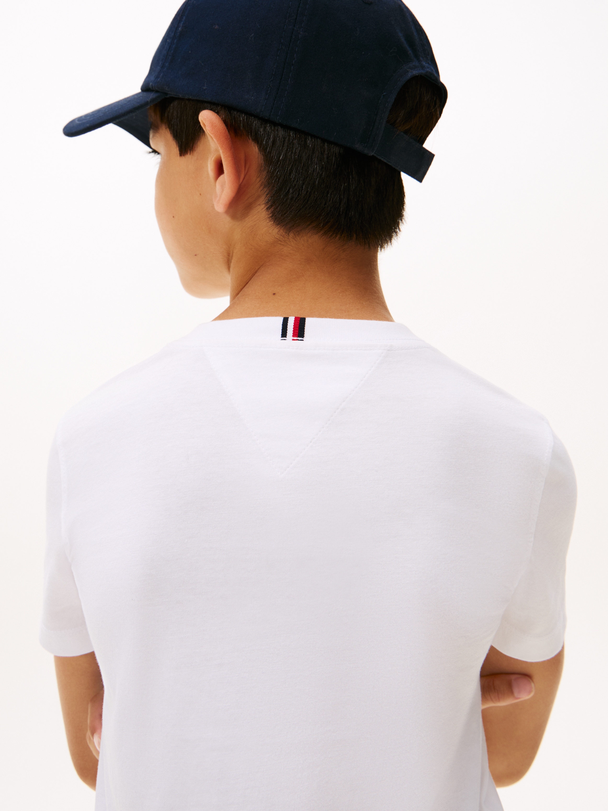 Tommy Hilfiger T-shirt »ESSENTIAL COTTON TEE S/S« mit Logostickerei