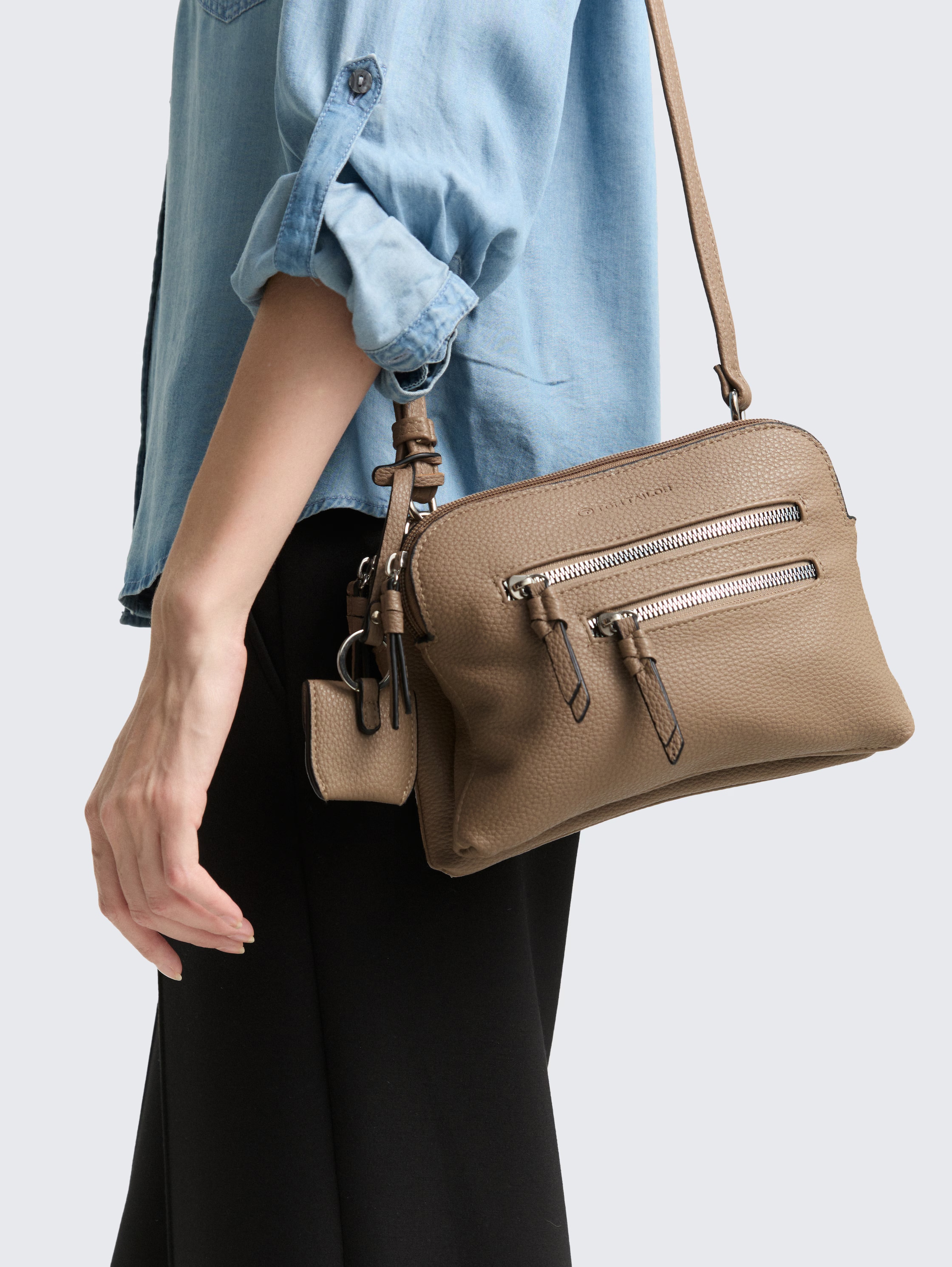 TOM TAILOR Sac à bandoulière »Winona« aus weichem Lederimtiat mit praktischen Formaten