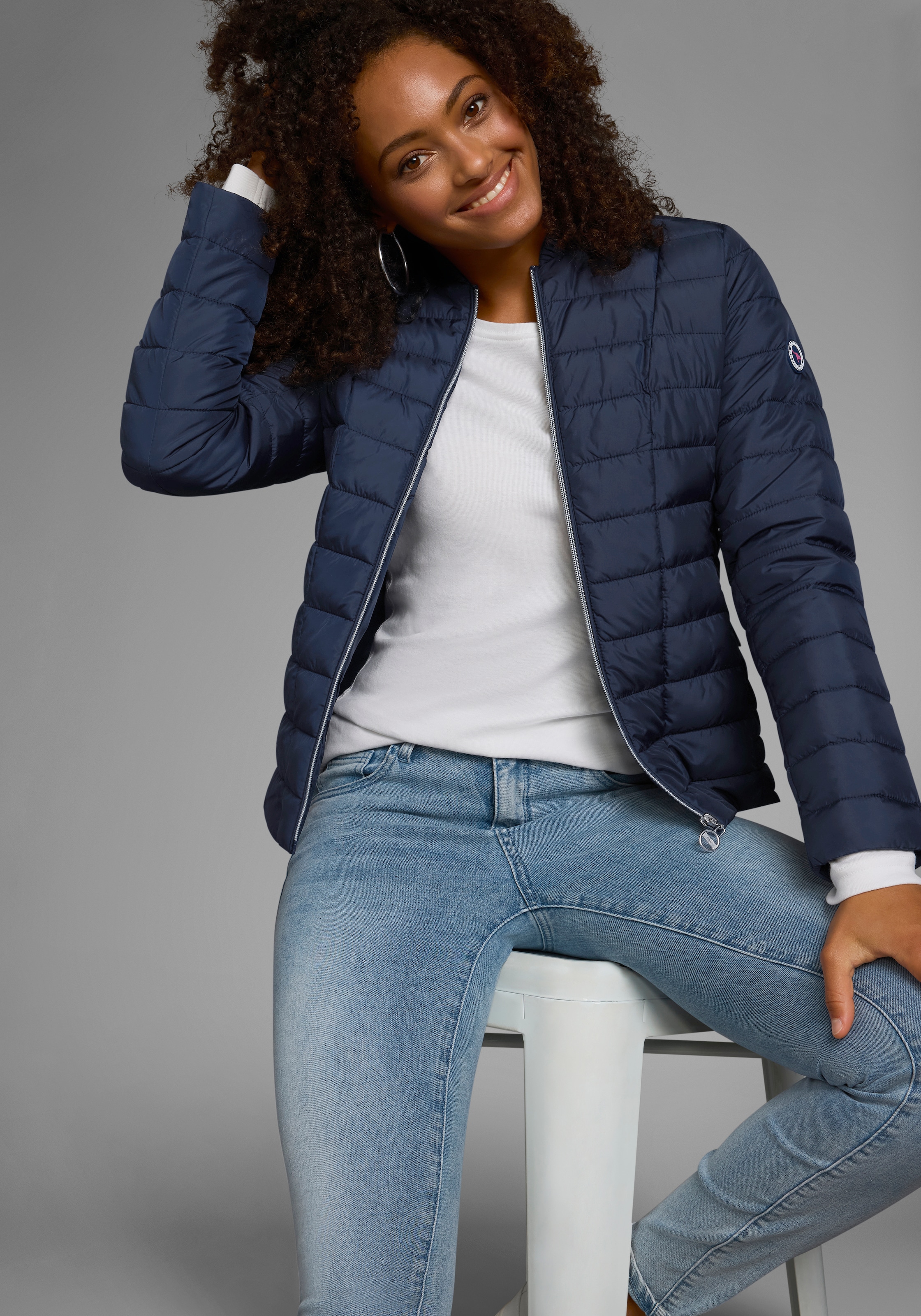 KangaROOS Veste matelassée figurbetonter Schnitt,  hüftlange Passform