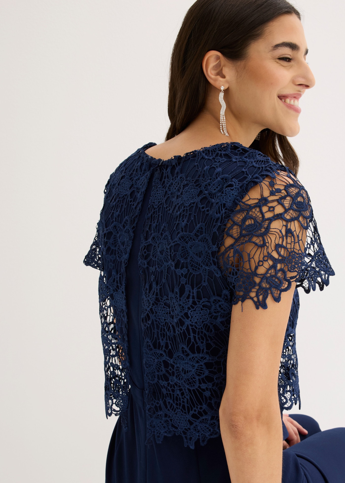 bonprix Jumpsuit manches courtes, coupe près du corps, jambes larges