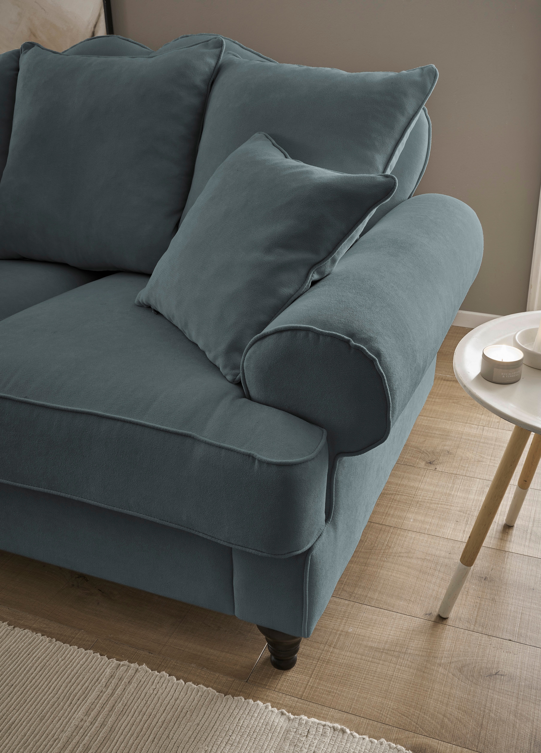 GOODproduct 2-places »Westminster, Sofa im Landhausstil, Couch mit Zierkissen« rembourrage à ressorts, pied tourné, revêtement microfibre de haute qualité