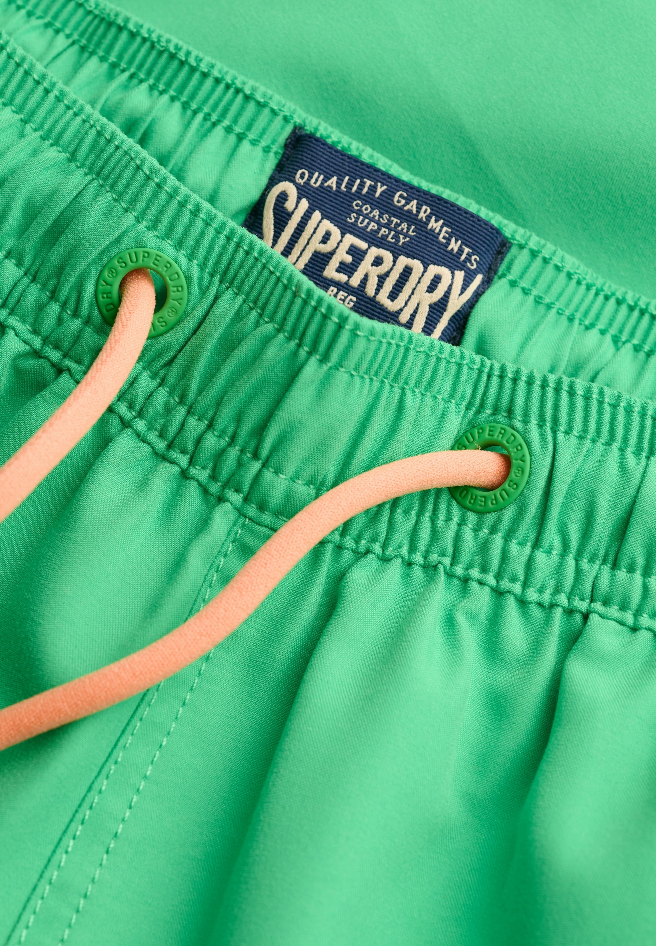 Superdry Short de bain »PRINTED LOGO 16 SWIM SHORT« coupe mode, design uni, en polyester, facile d'entretien