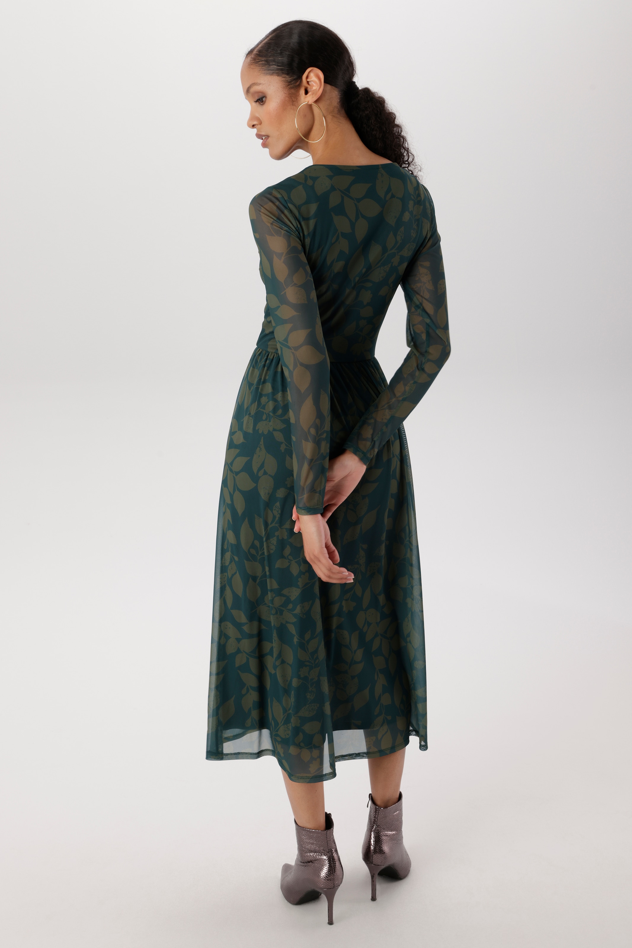 Aniston SELECTED Robe midi avec motif floral fantaisiste de feuilles