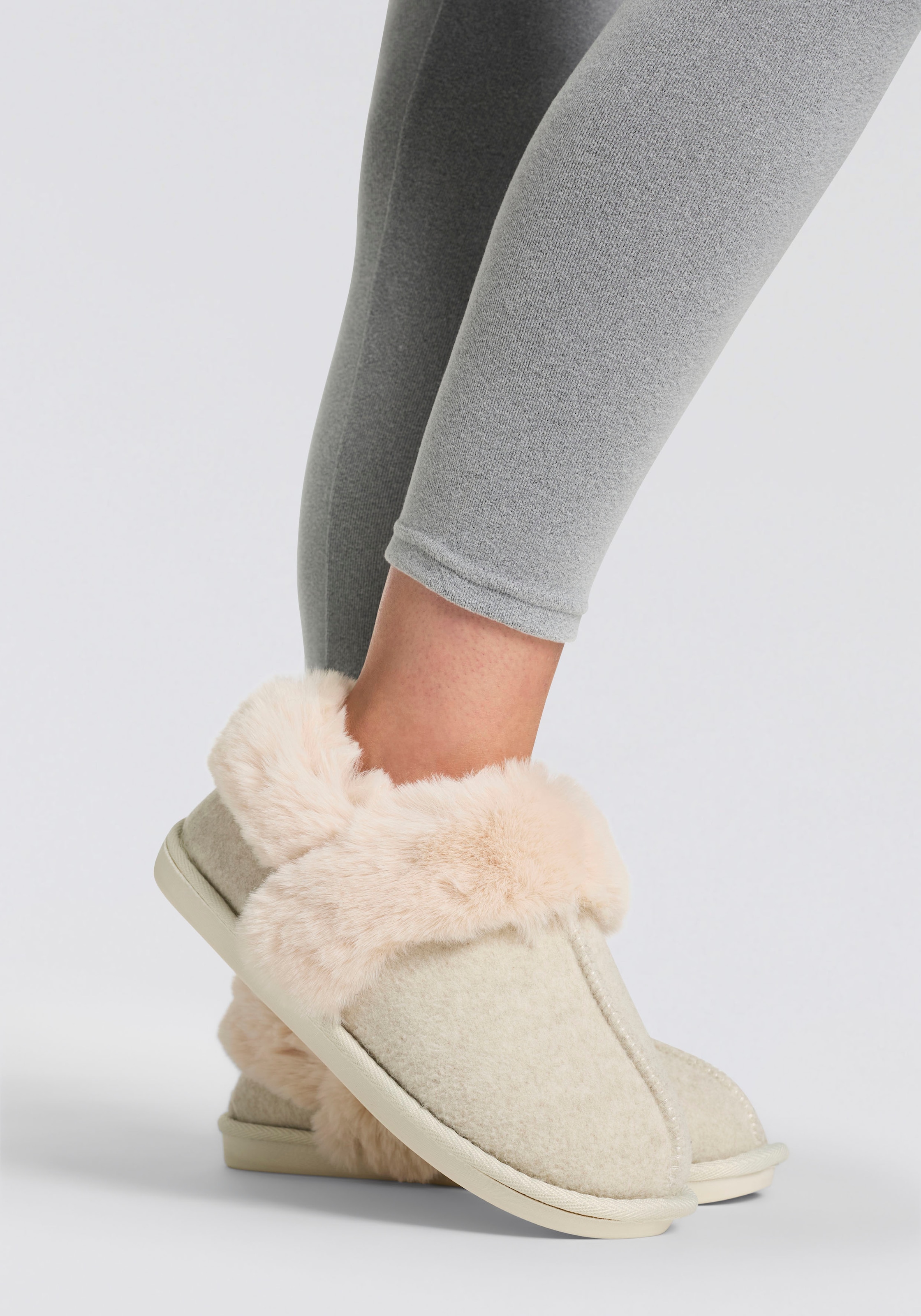 Apollo Chausson  2 cuis tlg.  mit strapazierfähiger Gummisohle