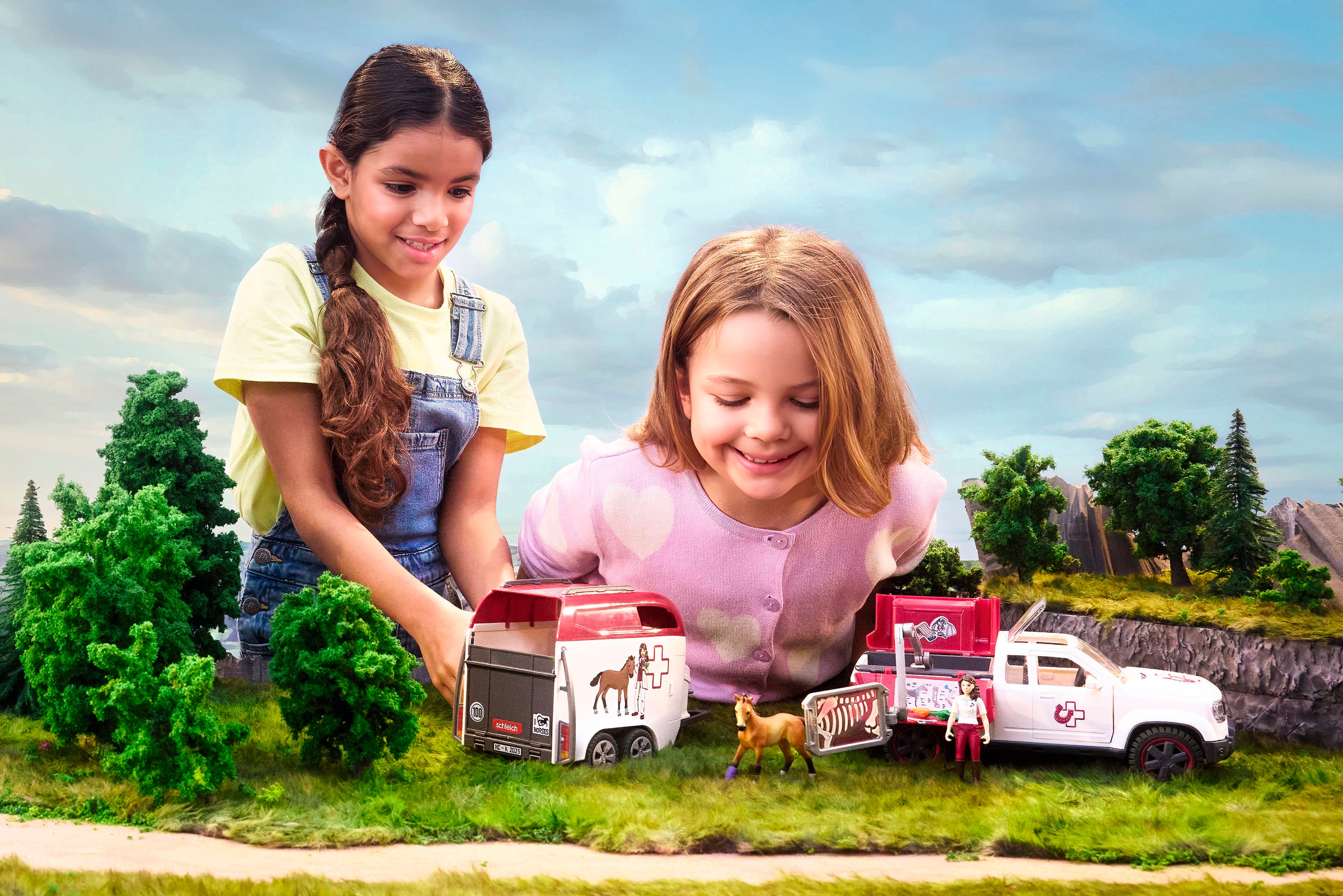 Schleich® Voiture-jouet »HORSE CLUB, Mobile Tierärztin mit Anhänger (42704)« Made in Europe