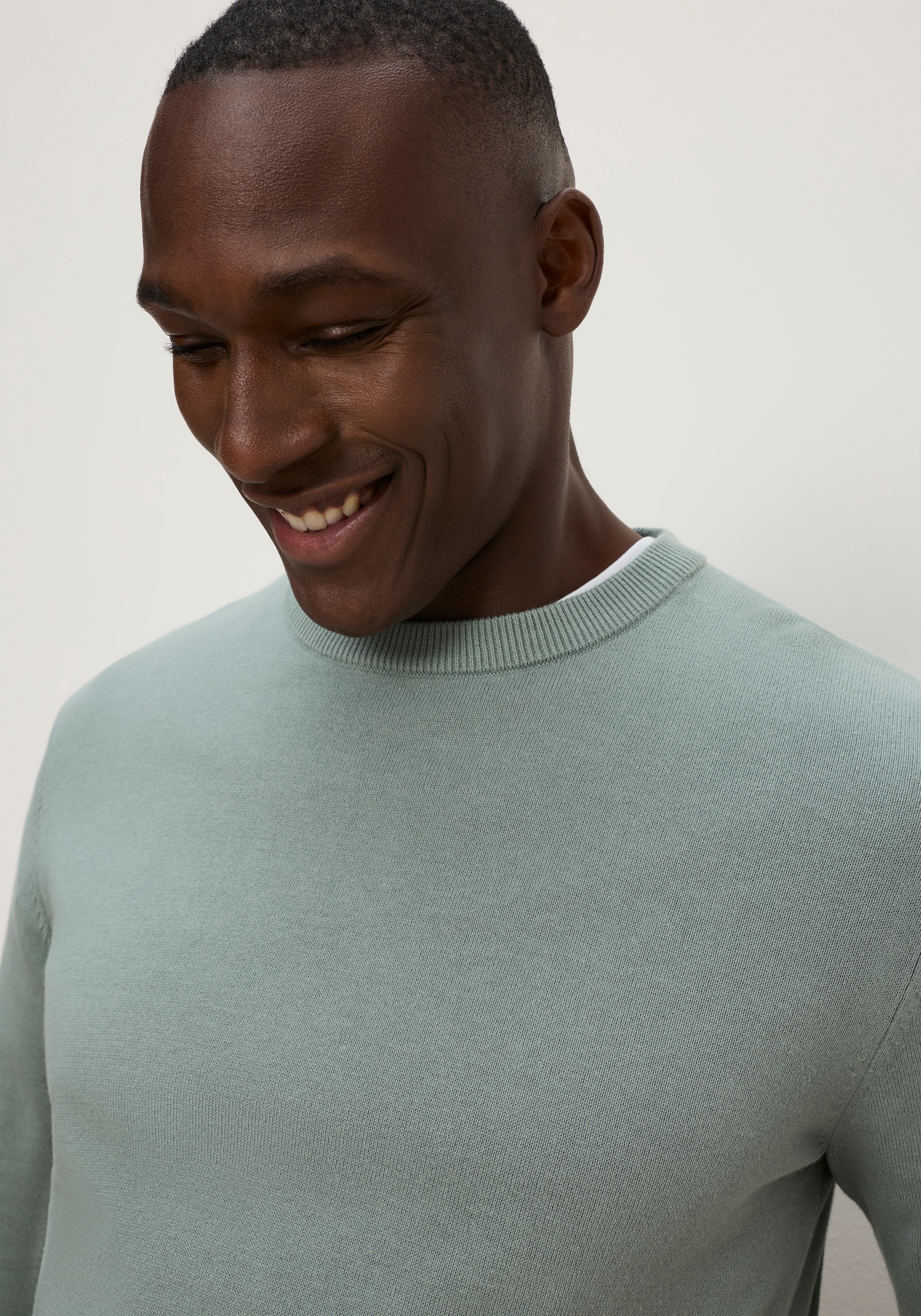 DELMAO Pull à col rond »Neue Kollektion! Feinstrick« en maille fine, idéal pour la mi-saison