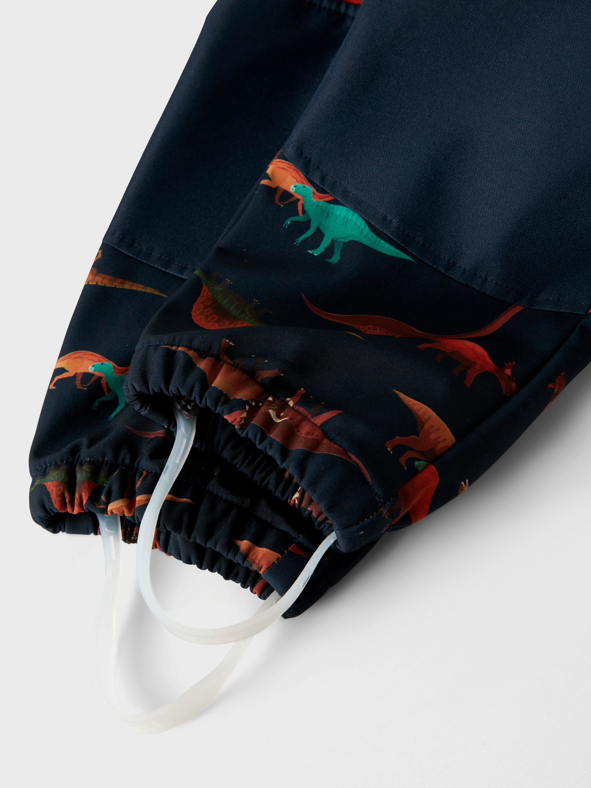 Name It Overall »NMMALFA08 SOFTSHELL SUIT AOP 1FO NOOS«, mit dekorativen und reflektierenden Details
