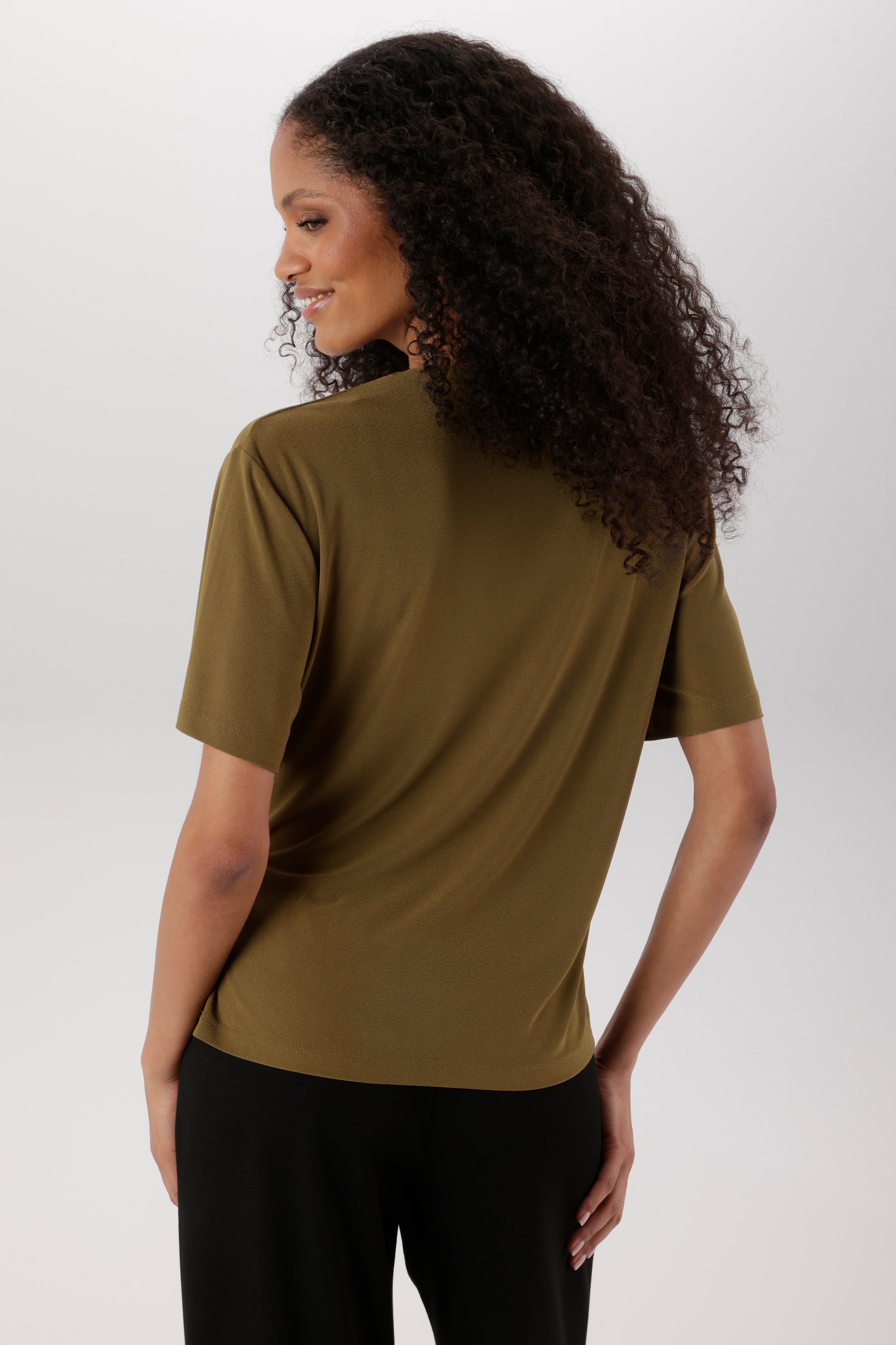 Aniston SELECTED Shirt à col rond avec détail noué raffiné sur le côté