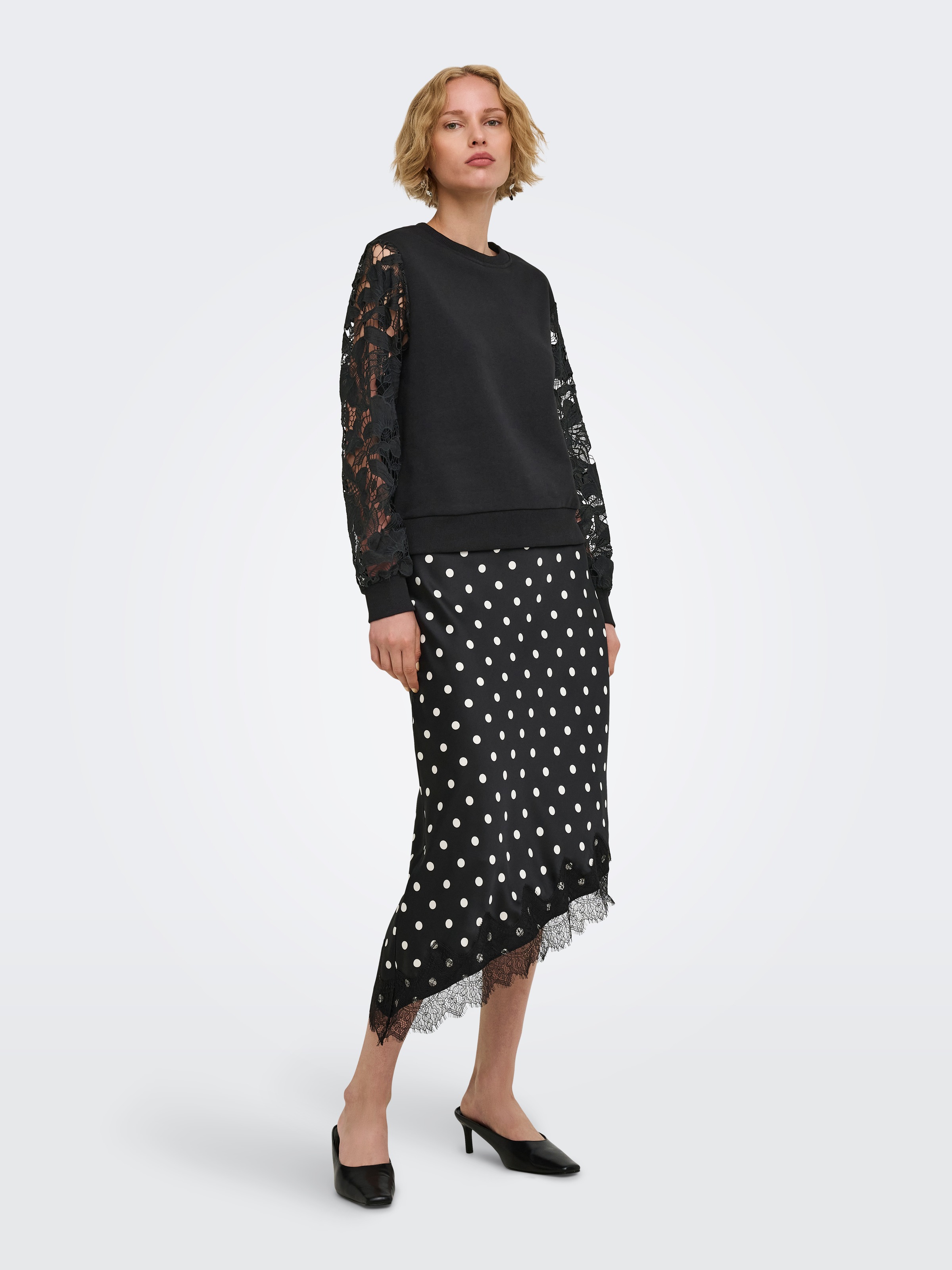 ONLY Sweat-shirt »ONLSTILLA L/S LACE SLEEVES CS SWT«, mélange coton, coupe régulière
