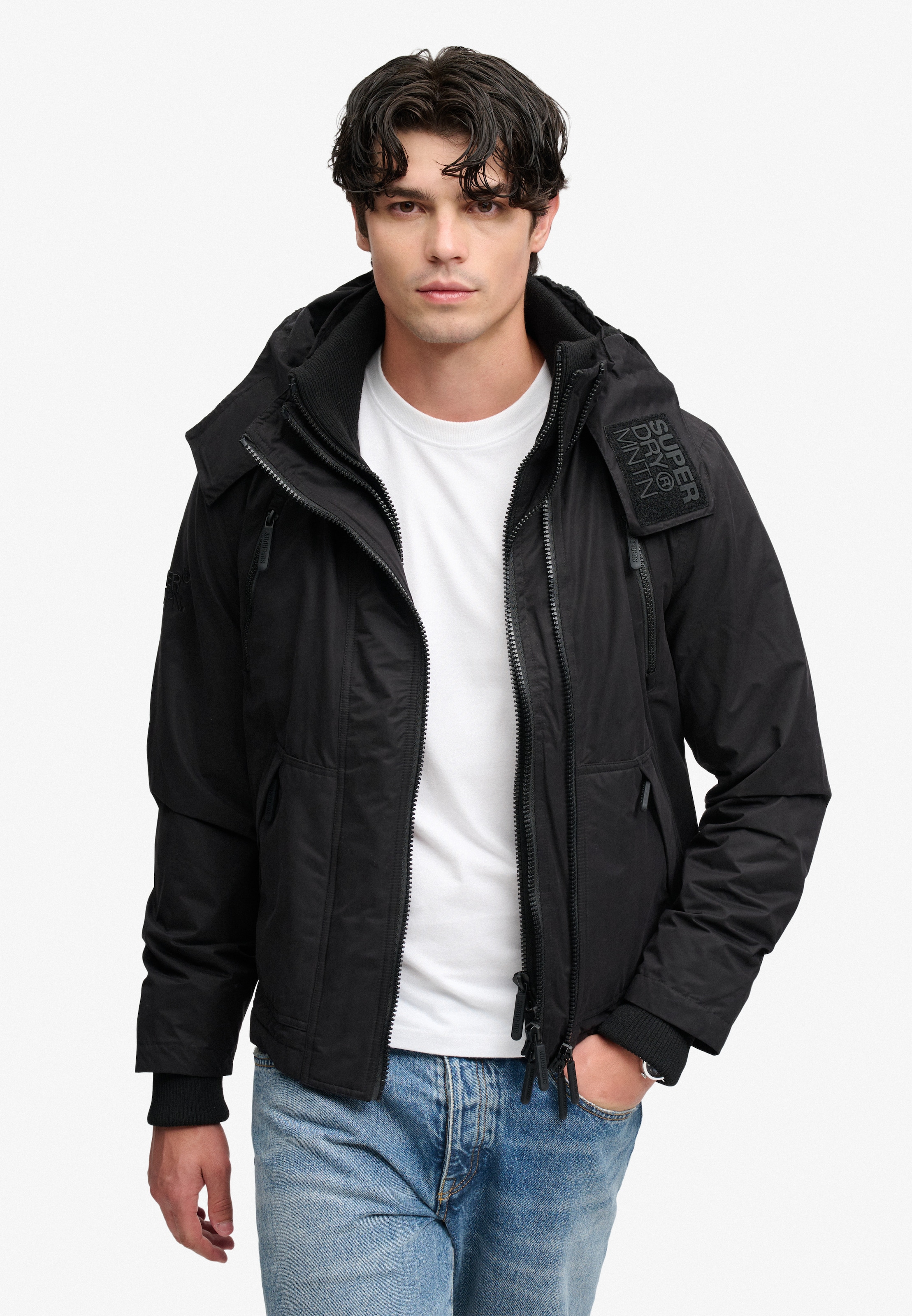 Superdry Veste d'extérieur »HOODED MF ARCTIC WINDCHEATER« avec capuche fibre synthétique, coupe ample
